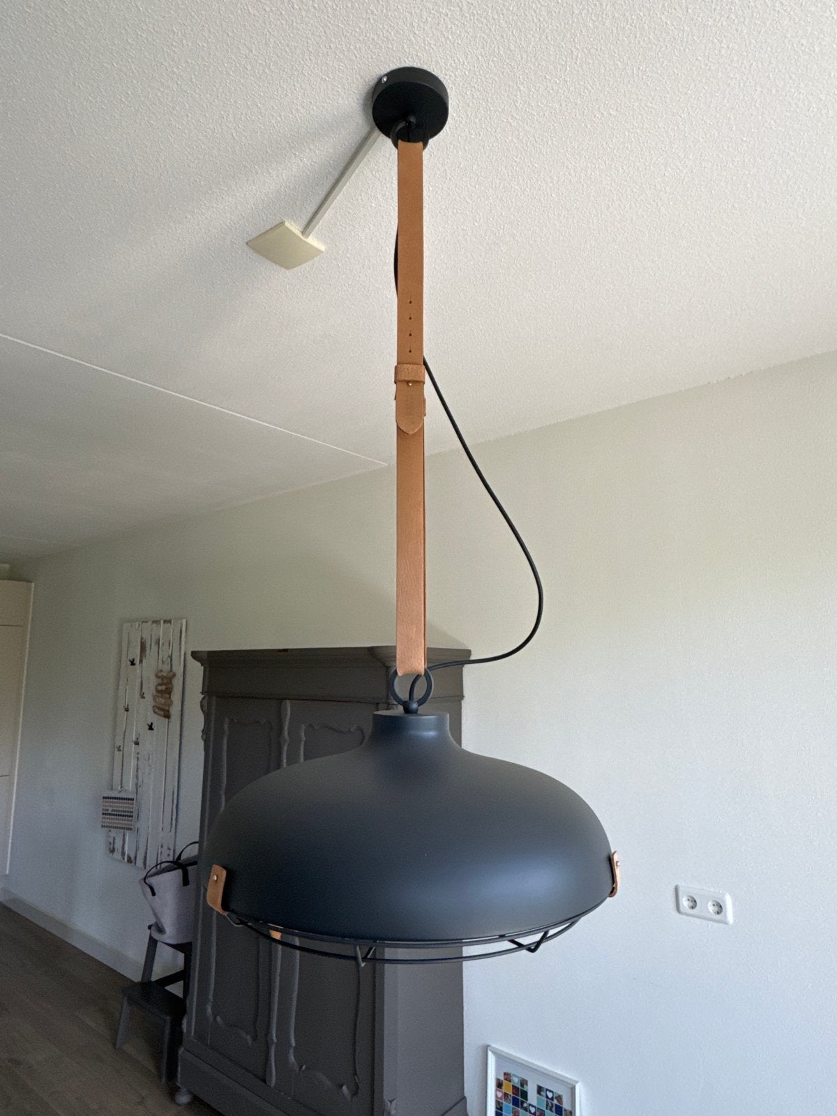Zuiver hanglamp zwart met leren band, Ophalen of Verzenden, Zo goed als nieuw, Metaal, 75 cm of meer