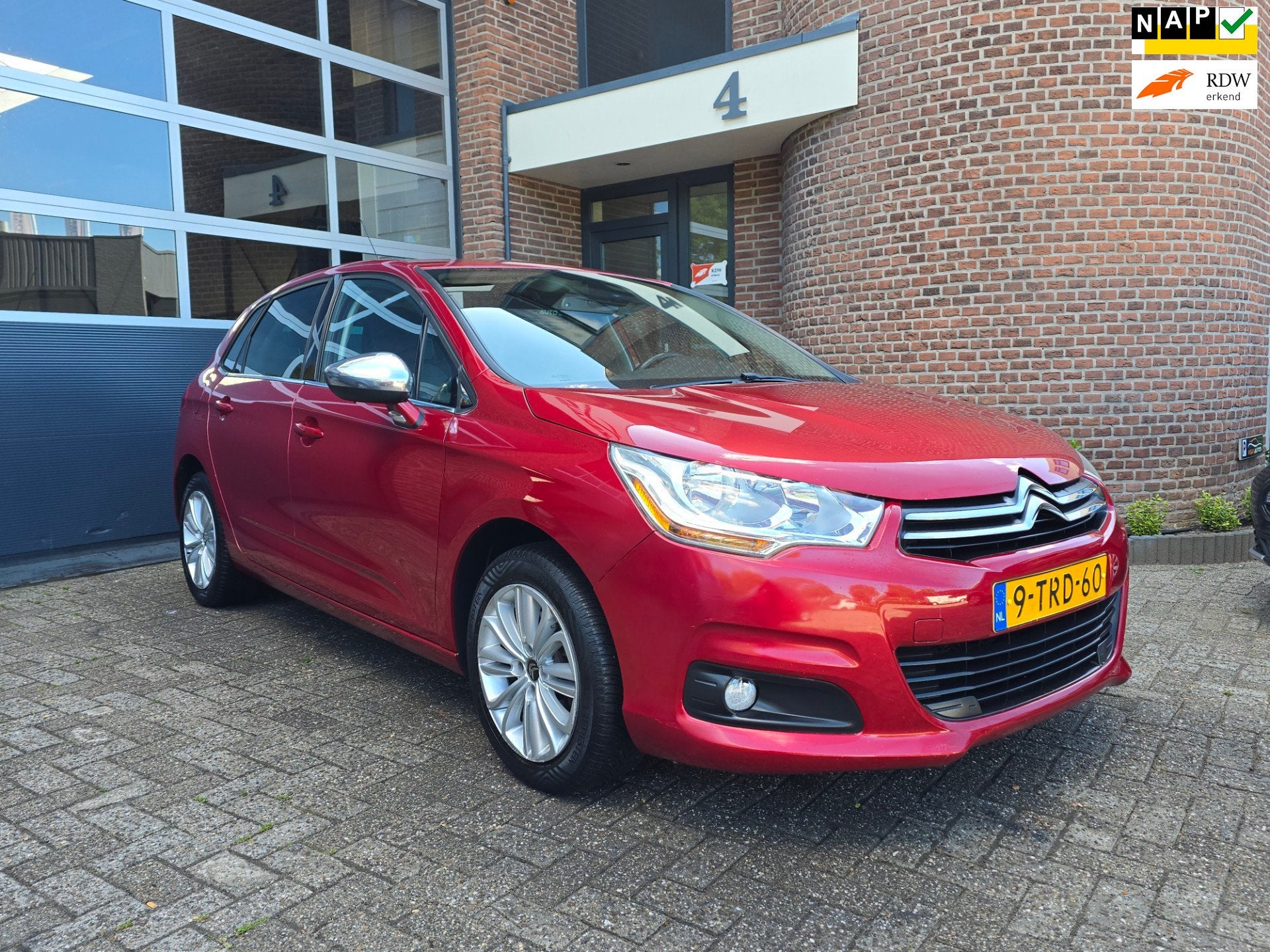 Citroen C4 1.2 PureTech Exclusive Nap |PDC |Driem Vervangen, Auto's, Citroën, Euro 6, 1199 cc, Leder en Stof, Origineel Nederlands