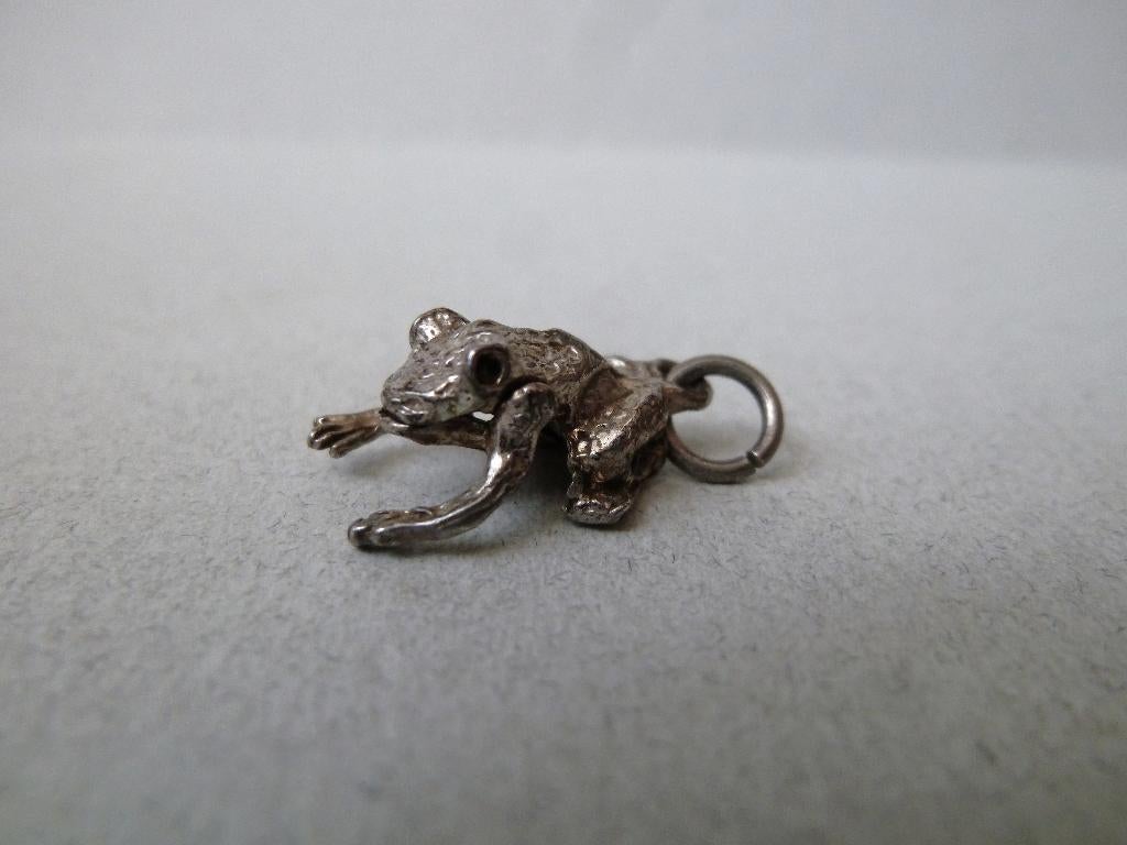 Oude bedel zilver Kikker Amfibie beweegt voorpoten/bek, Verzenden, Zilver, Hanger