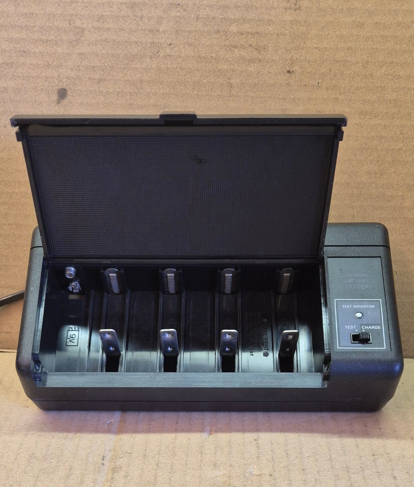 Te koop aangeboden: Philips PNC 251 Universele Batterijlader, Ophalen, Zo goed als nieuw, Oplaadbaar