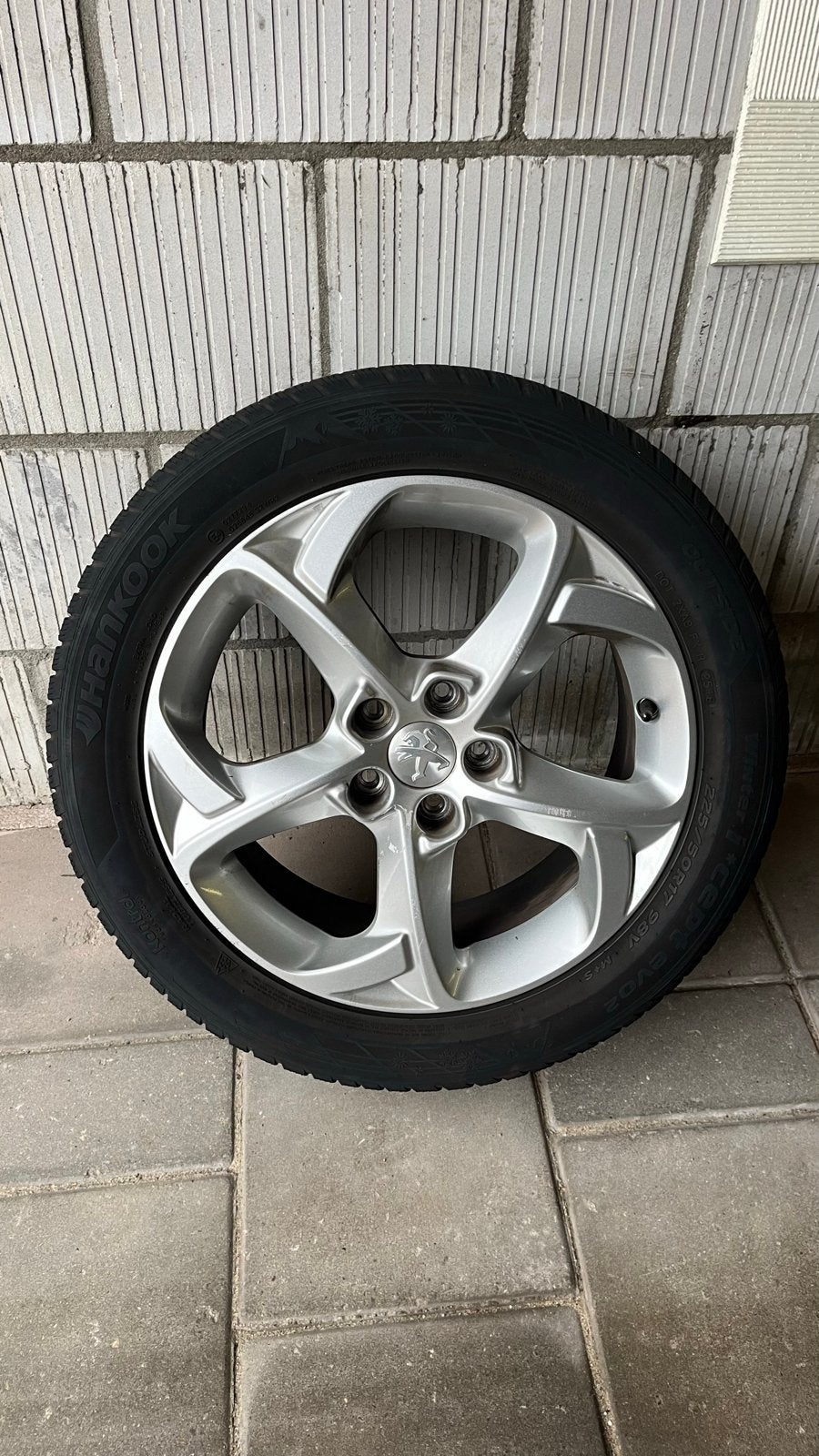 Winterbanden 225/50R17 met Peugeot velgen, Ophalen, Gebruikt
