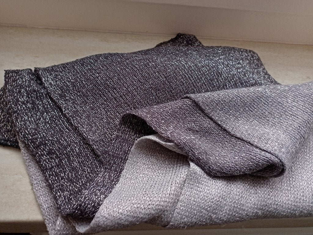 Nieuwe sjaals: Zwart/grijs/zilver + paars/lila/grijs/zilver, Ophalen of Verzenden, Zo goed als nieuw, Maat 38/40 (M), Sjaal