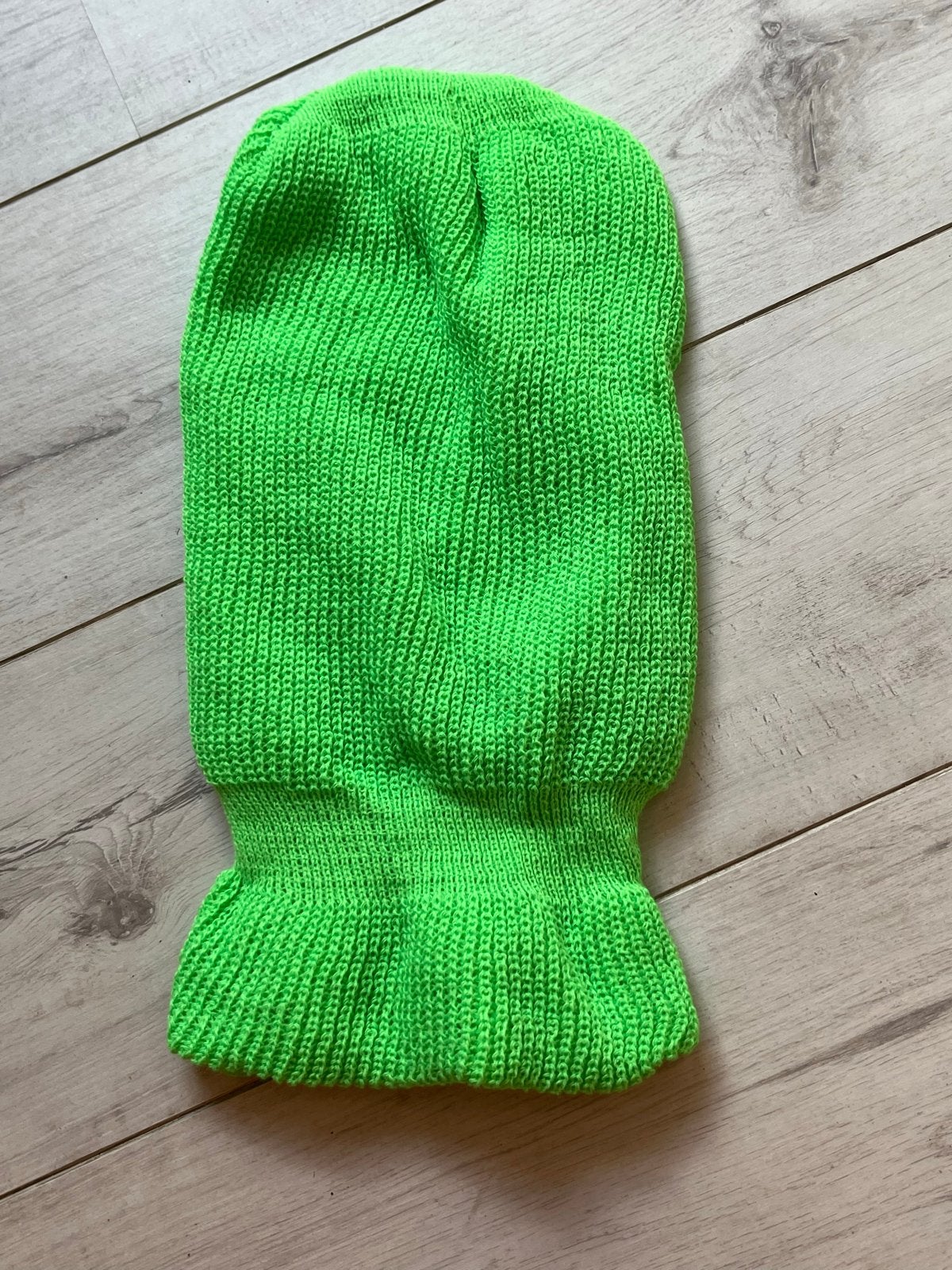 Neon Groene Balaclava met Omgekeerd Kruis, Ophalen of Verzenden, Zo goed als nieuw, Maat 38/40 (M), Muts