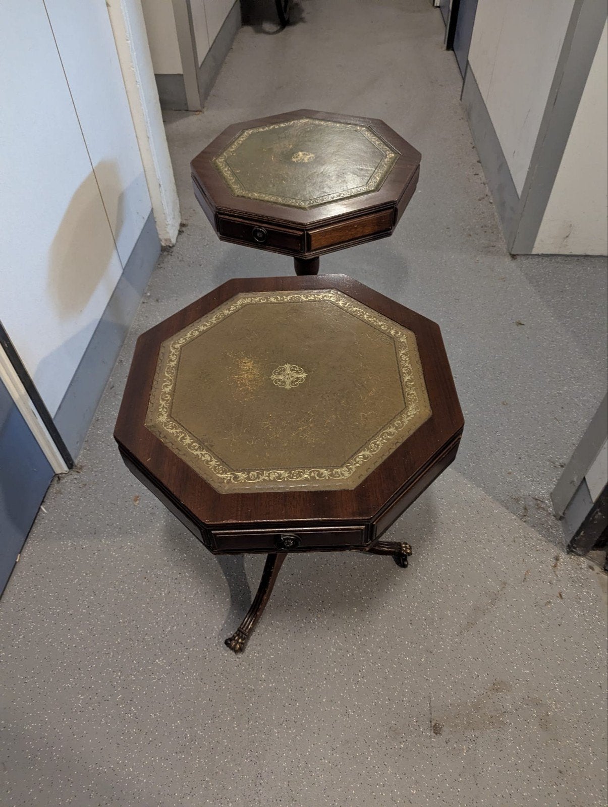 Antieke achthoekige bijzettafel met lade, Ophalen