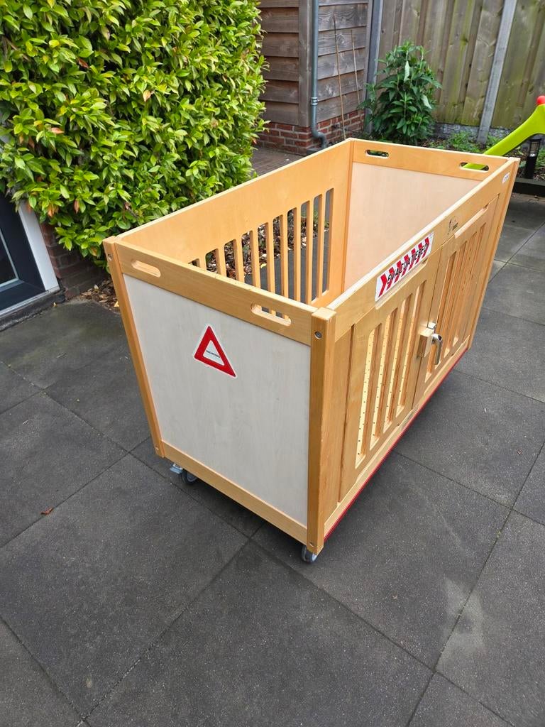 Evacuatiebed verrijdbaar bed kinderopvang gastouder, Ophalen, Gebruikt, Ledikant