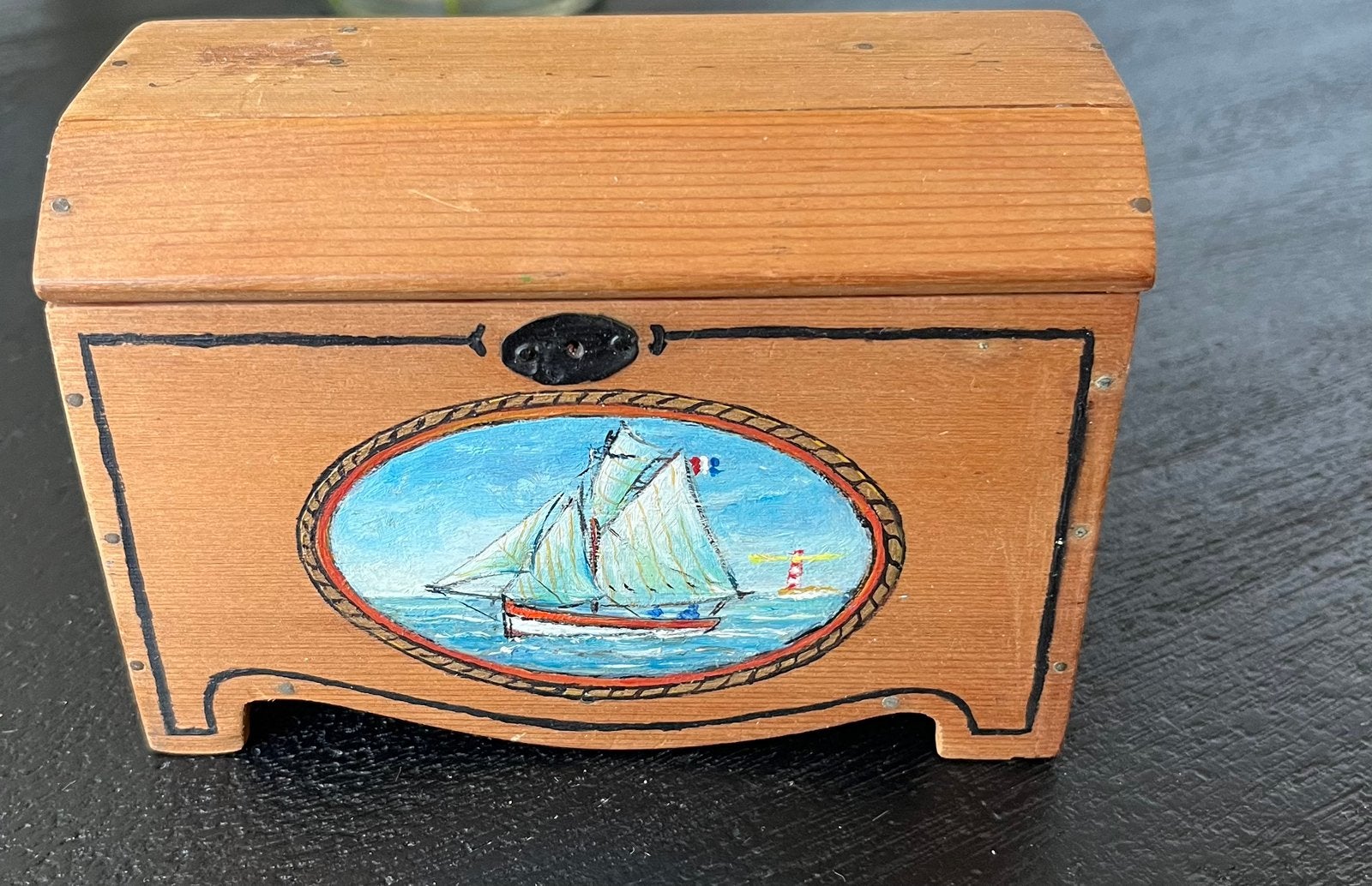 HOUTEN DEKENKIST MINIATUUR, Verzenden
