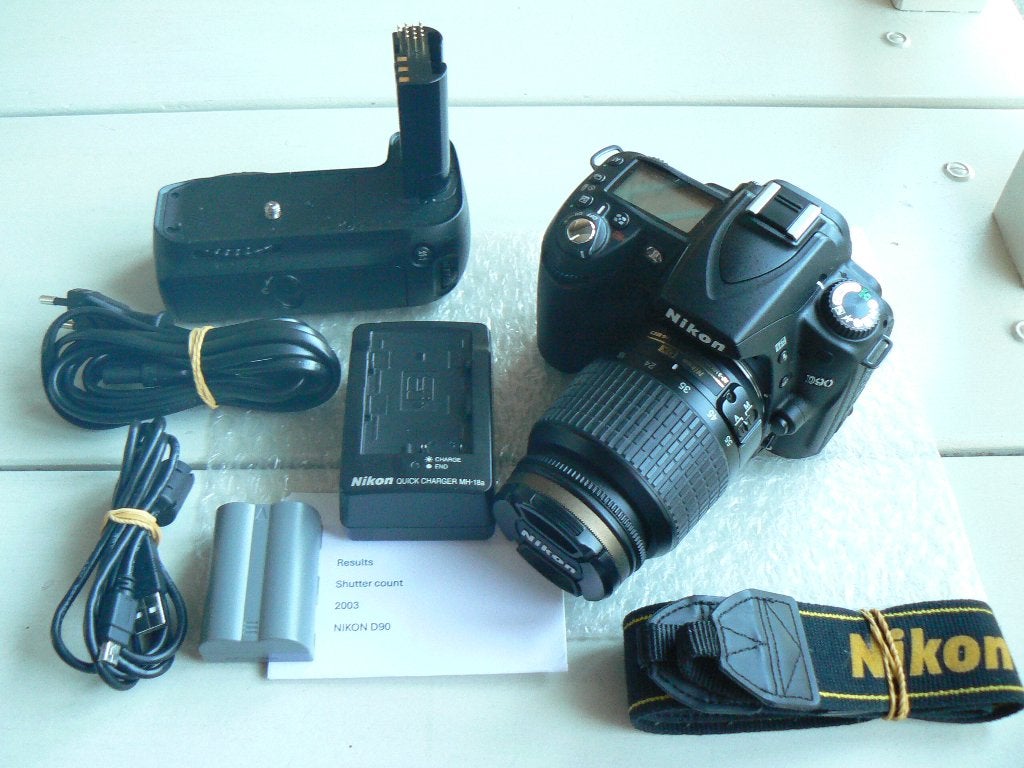 Nikon D90 + D3500 + D3400 + D3300 + 18-105 + 70-300mm + 50, Spiegelreflex, Zo goed als nieuw, Nikon, 8 keer of meer