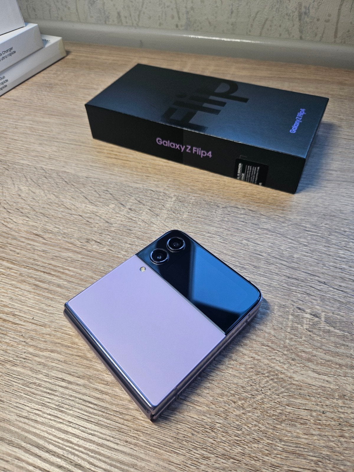 Foto 2 van Samsung Galaxy Z Flip4 512GB - Nieuw in originele verpakking
