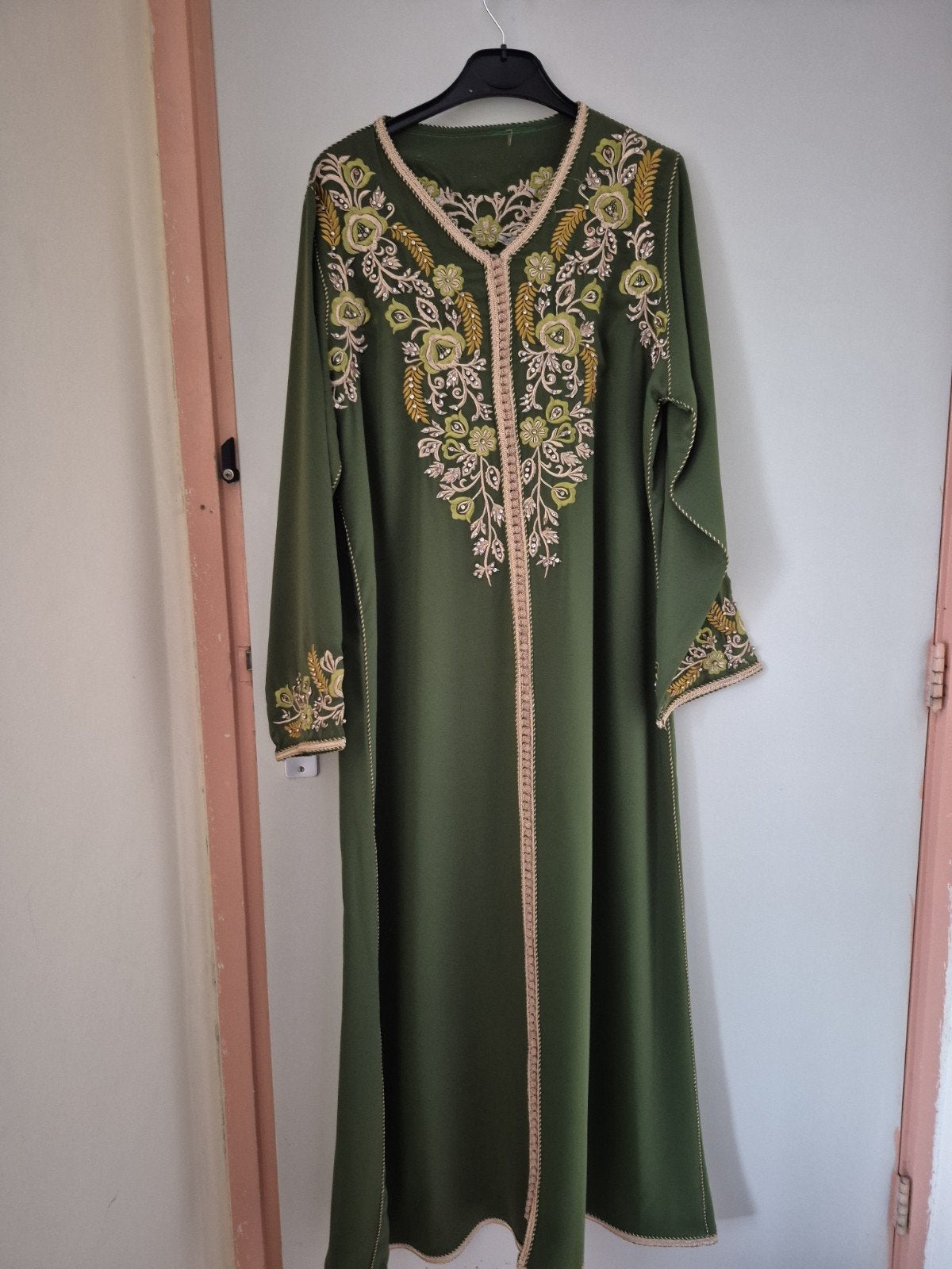 Prachtige groene kaftan met borduurwerk 1 keer gebruiken, Maat 38/40 (M), Ophalen of Verzenden, Onbekend, Zo goed als nieuw