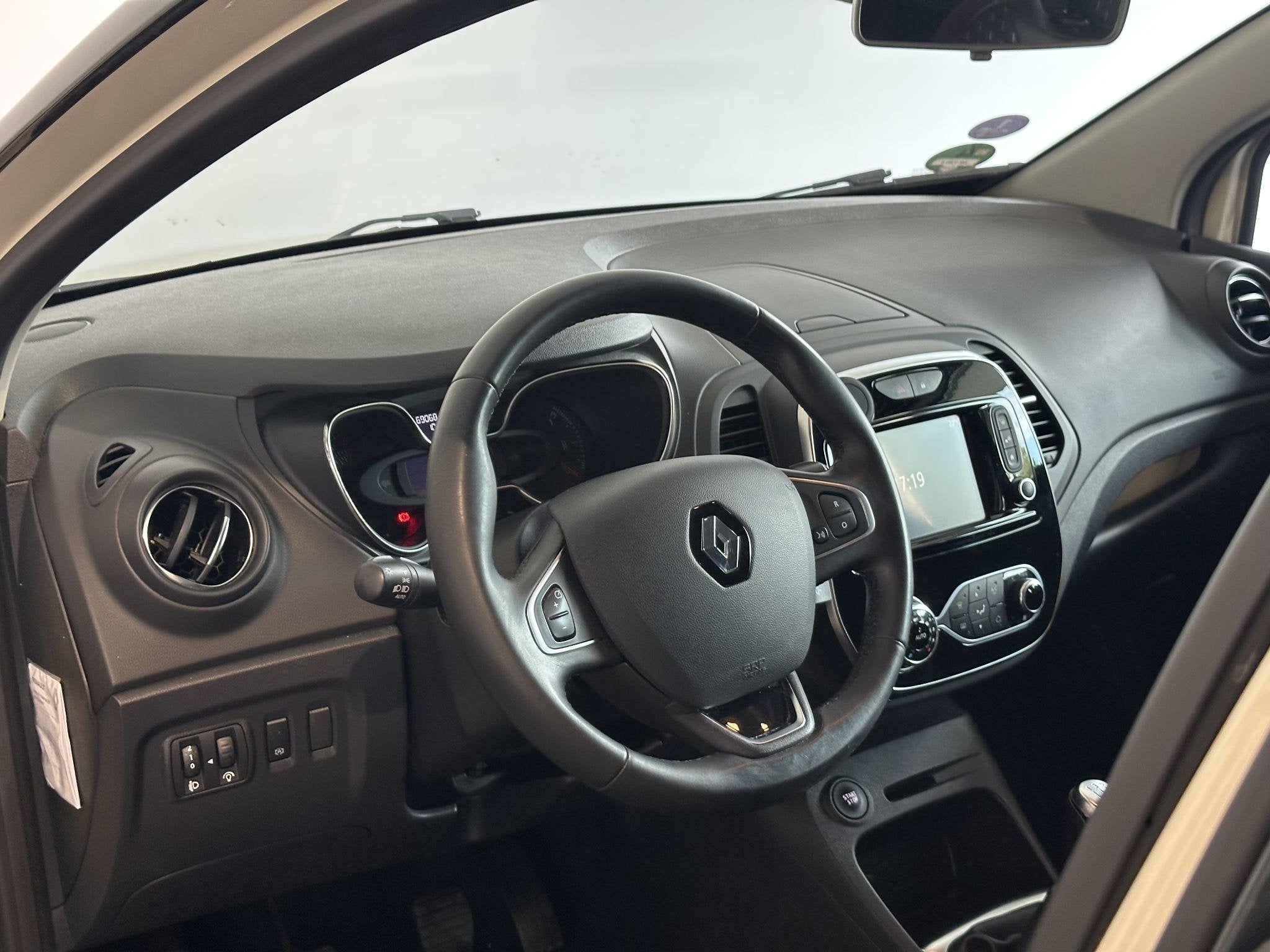 Renault Captur 0.9 TCe Intens TREKHAAK | ACHTERUITRIJCAMERA, Auto's, 898 cc, Stof, Gebruikt, Met garantie (alle)
