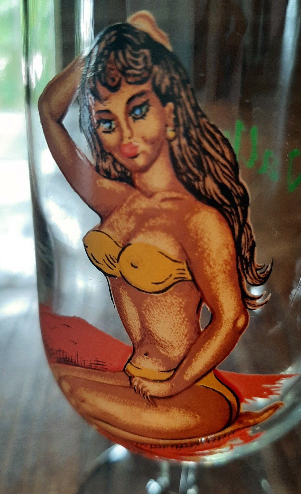 glas op voet pin up girl vintage retro valkenburg, Ophalen of Verzenden, Gebruikt, Bierglas