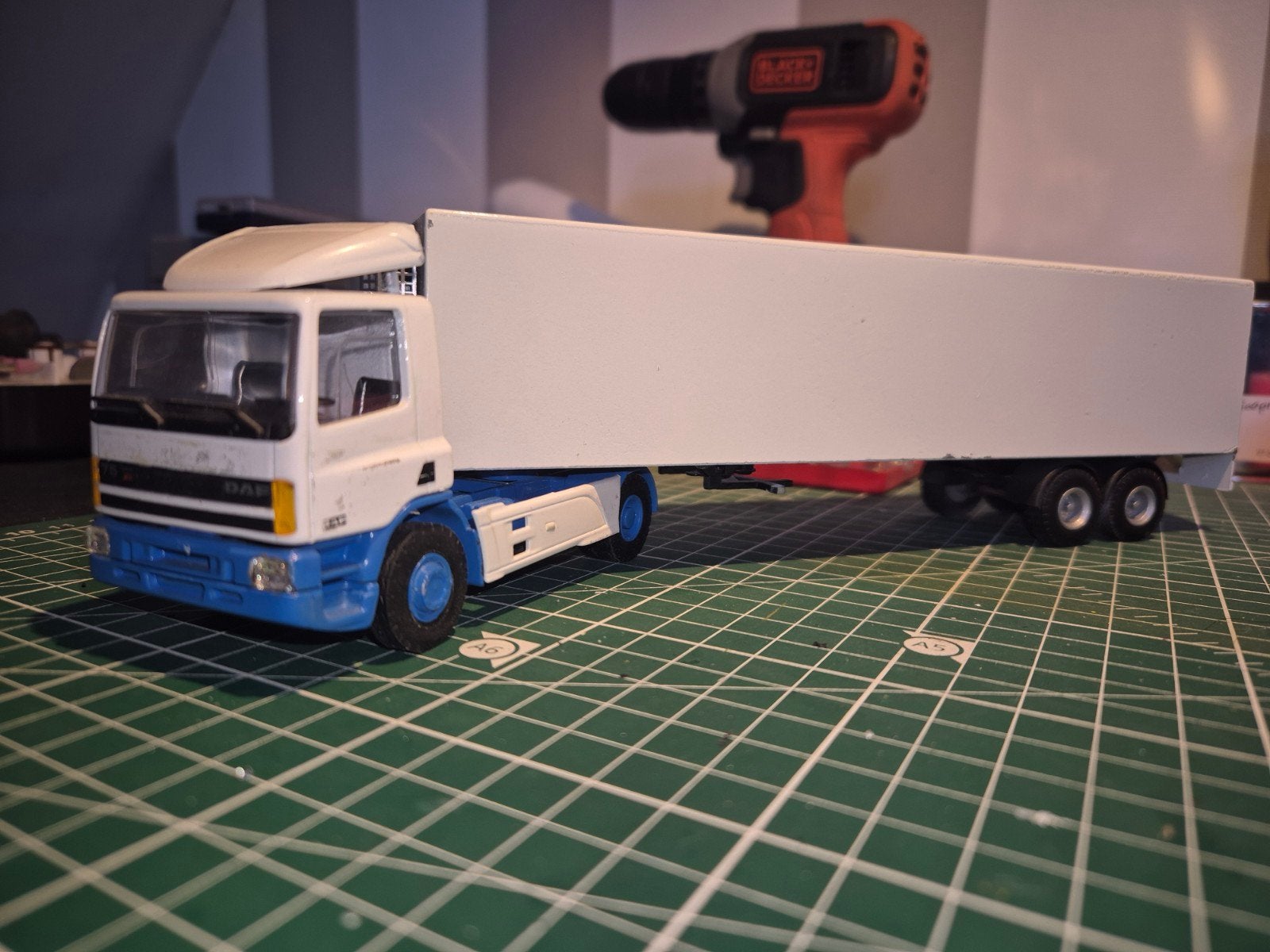 Daf trekker met retro koeloplegger, Ophalen of Verzenden, Bus of Vrachtwagen, Lion Toys