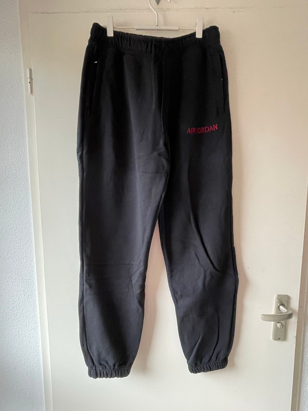 Nieuwstaat Zwarte Air Jordan joggingbroek - Maat M, Kleding | Dames, Ophalen of Verzenden, Zo goed als nieuw, Maat 38/40 (M), Zwart