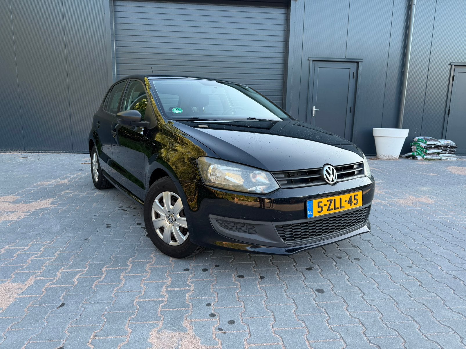 Volkswagen Polo 1.2 6V 44KW 5D 2012 Zwart, Auto's, Volkswagen, Voorwielaandrijving, 967 kg, 40 €/maand, 1198 cc