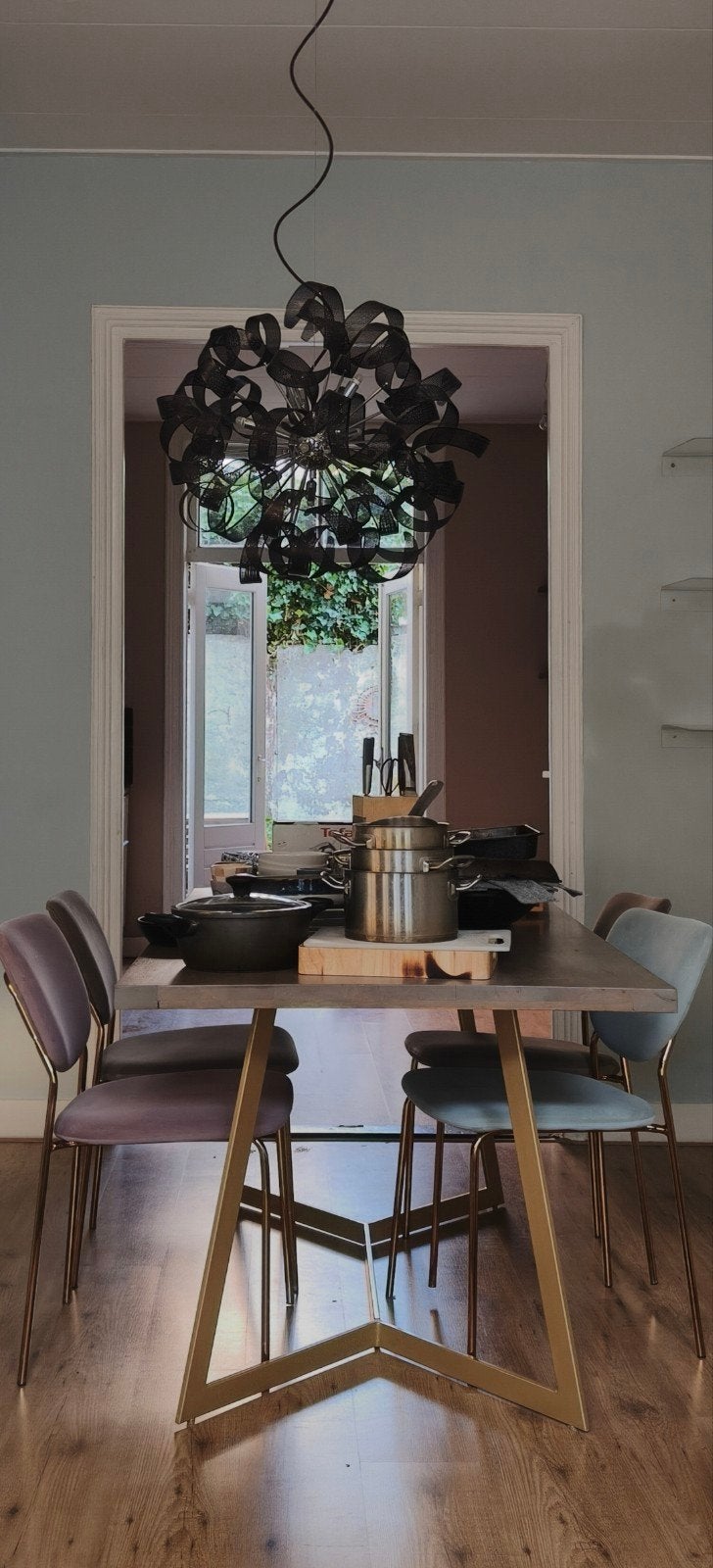 Sklum eettafel met 4 stoelen (taupe, lichtblauw, roze), Ophalen, Gebruikt, 50 tot 100 cm, 150 tot 200 cm