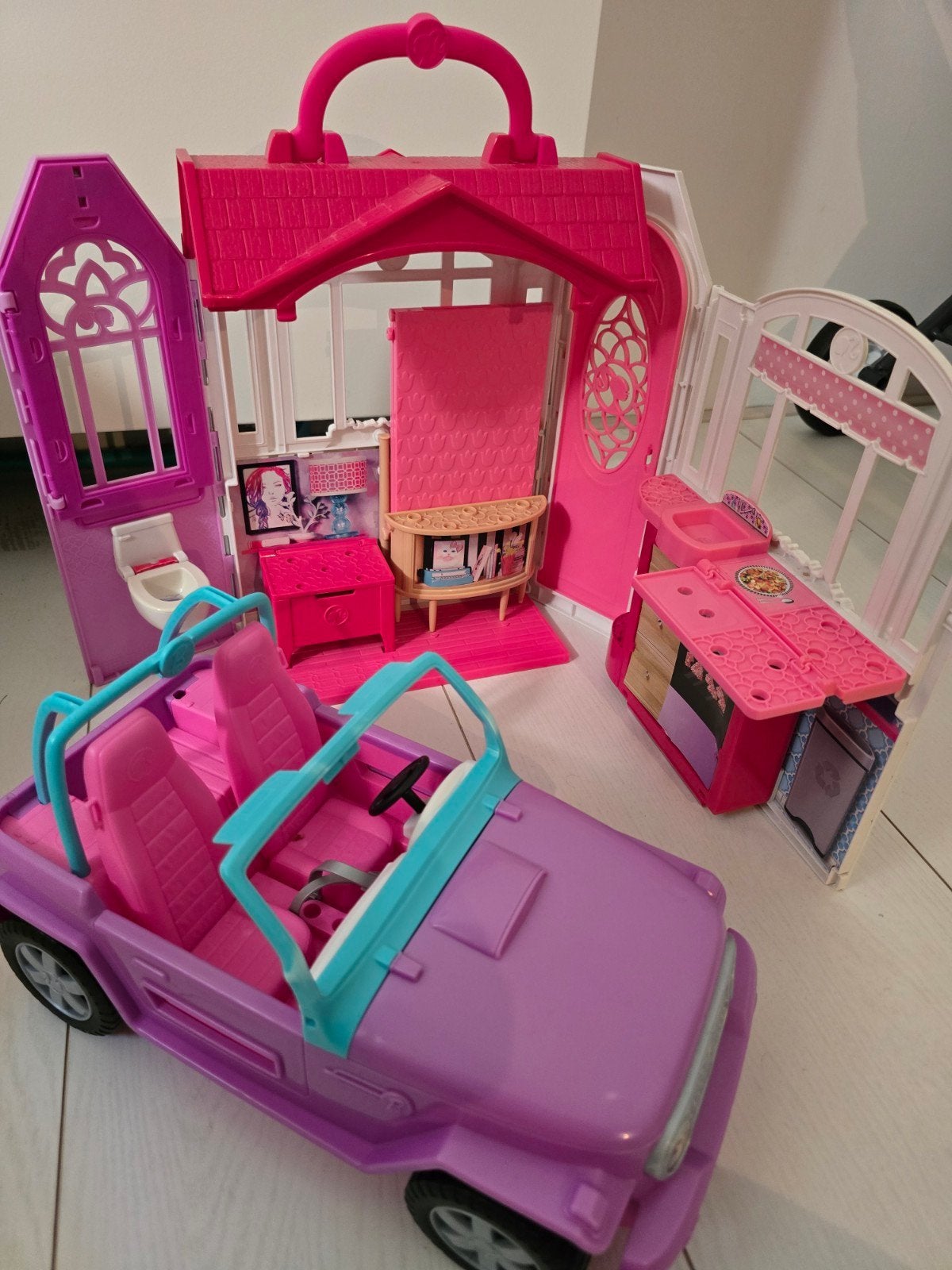 Barbie auto en auto, Ophalen of Verzenden, Zo goed als nieuw, Toebehoren