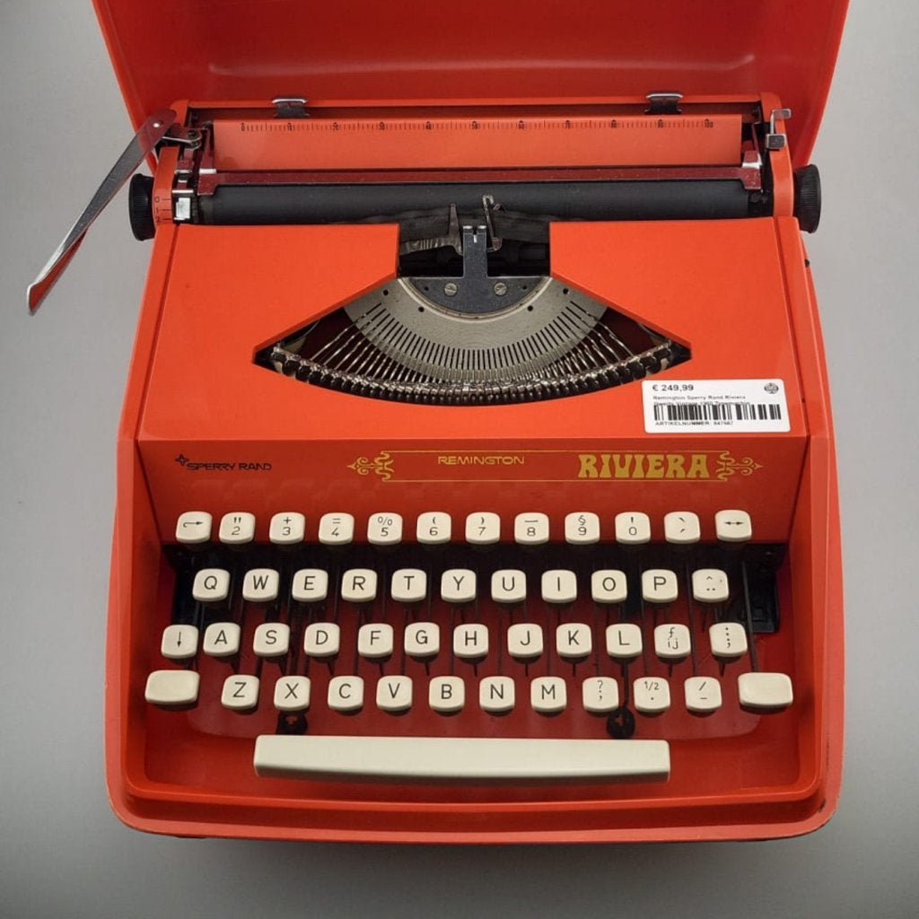 Remington Sperry Rand Riviera Qwerty Typmachine, Flex Ltd., Gebruikt, https://flex.com/contact-us, Nobelstraat 10, 5807 GA Oostrum LB, Limburg, Nederland