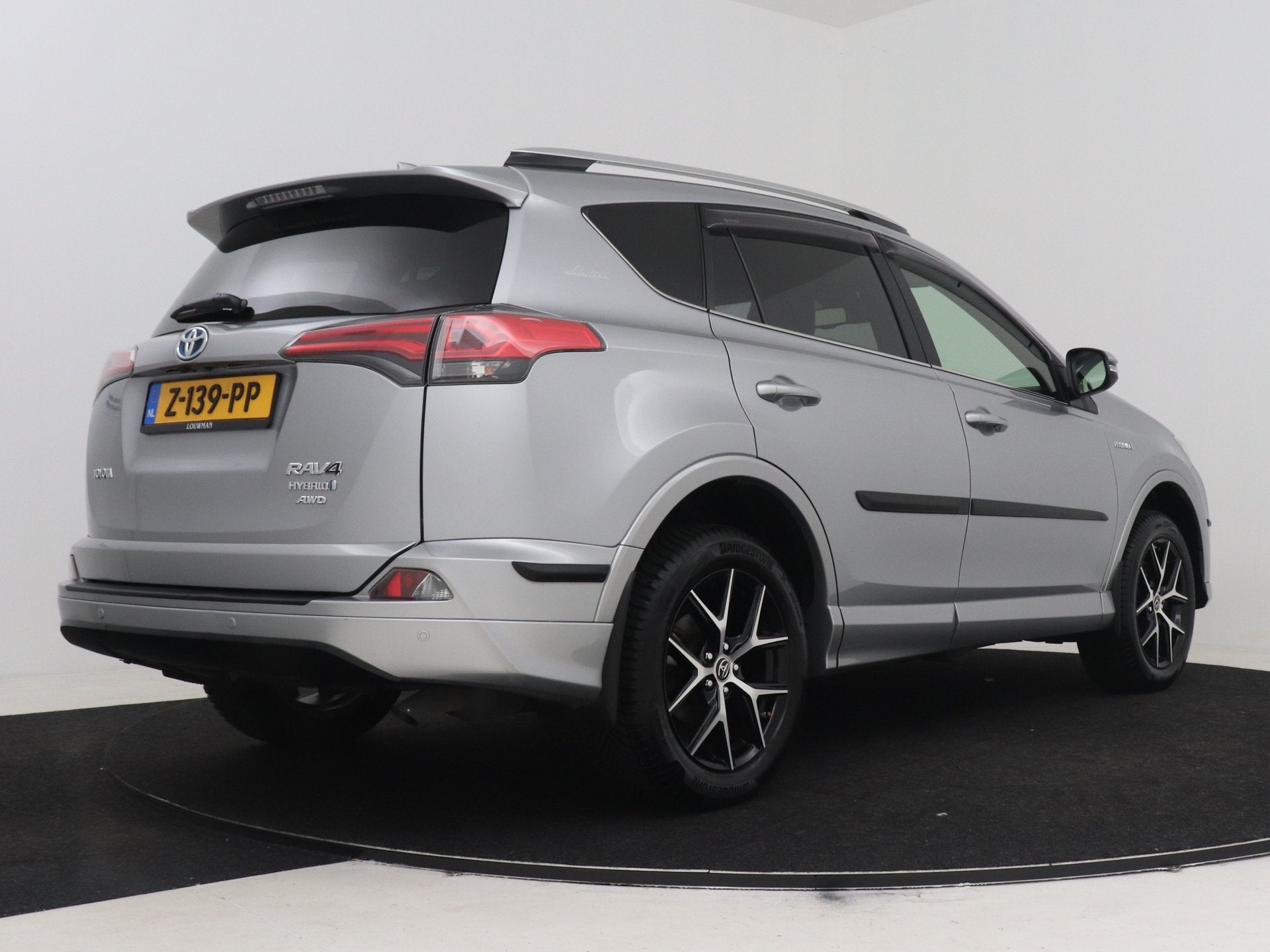 Foto 2 van Toyota RAV4 2.5 Hybrid AWD Style | Dealer onderhouden | Rood