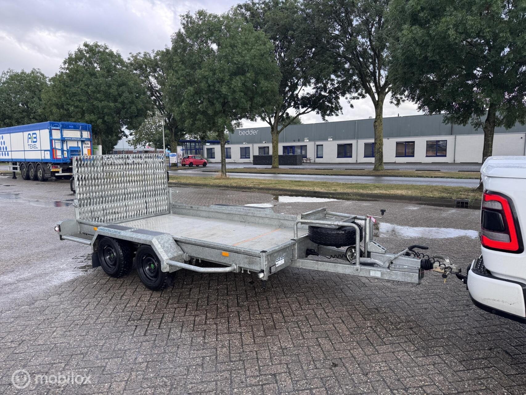 Hapert INDIGO bwj2023 355x165 3500kg parabool led alu vloer, Gebruikt