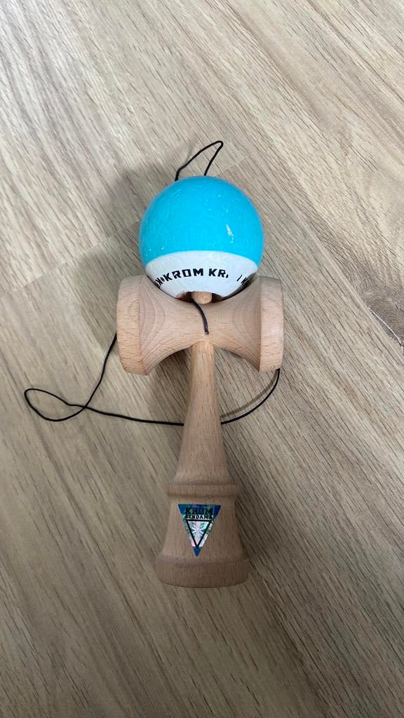 Krom kendama POP lichtblauw, Ophalen of Verzenden, Zo goed als nieuw
