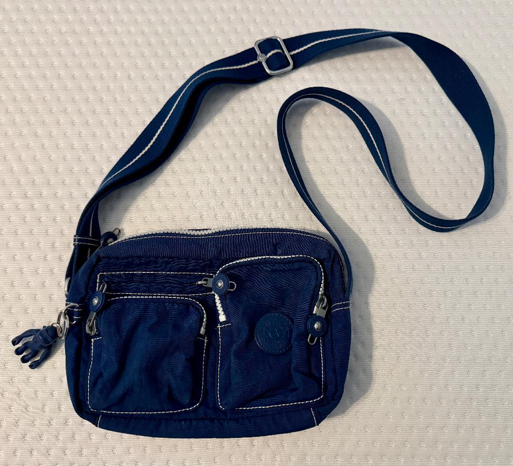Superleuke Kipling tas - blauw met witte stiksels, Verzenden, Gebruikt, Blauw, Schoudertasje