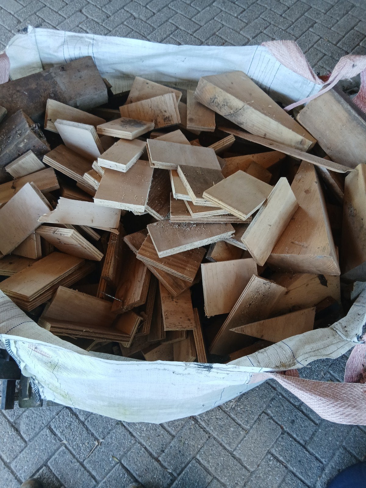 Te koop bigbag vol klosjes vurenhout, Minder dan 3 m³, Ophalen