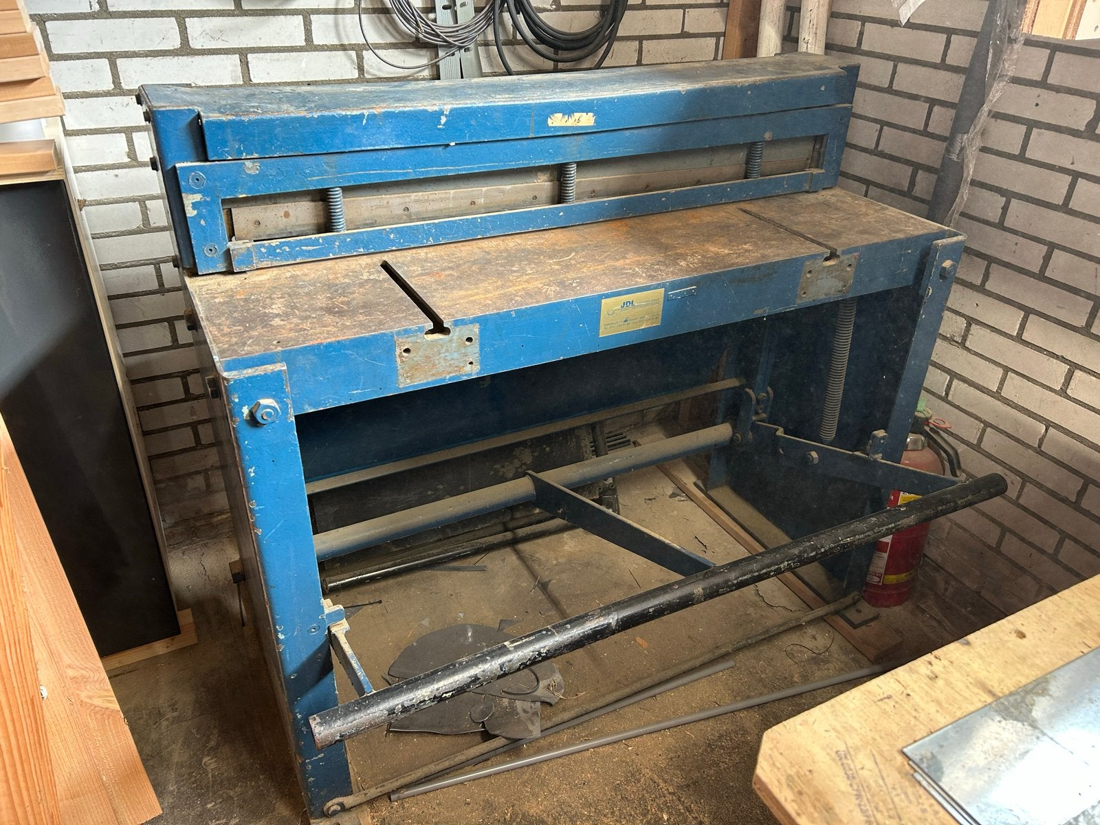 Zinkstraat met knipper, zetbank, kraal ijzer en tapdraaibank, Ophalen, Nauttiaservice, Info@nauttiaservice.nl, S molenaarsweg 3b alphen a/d rijn