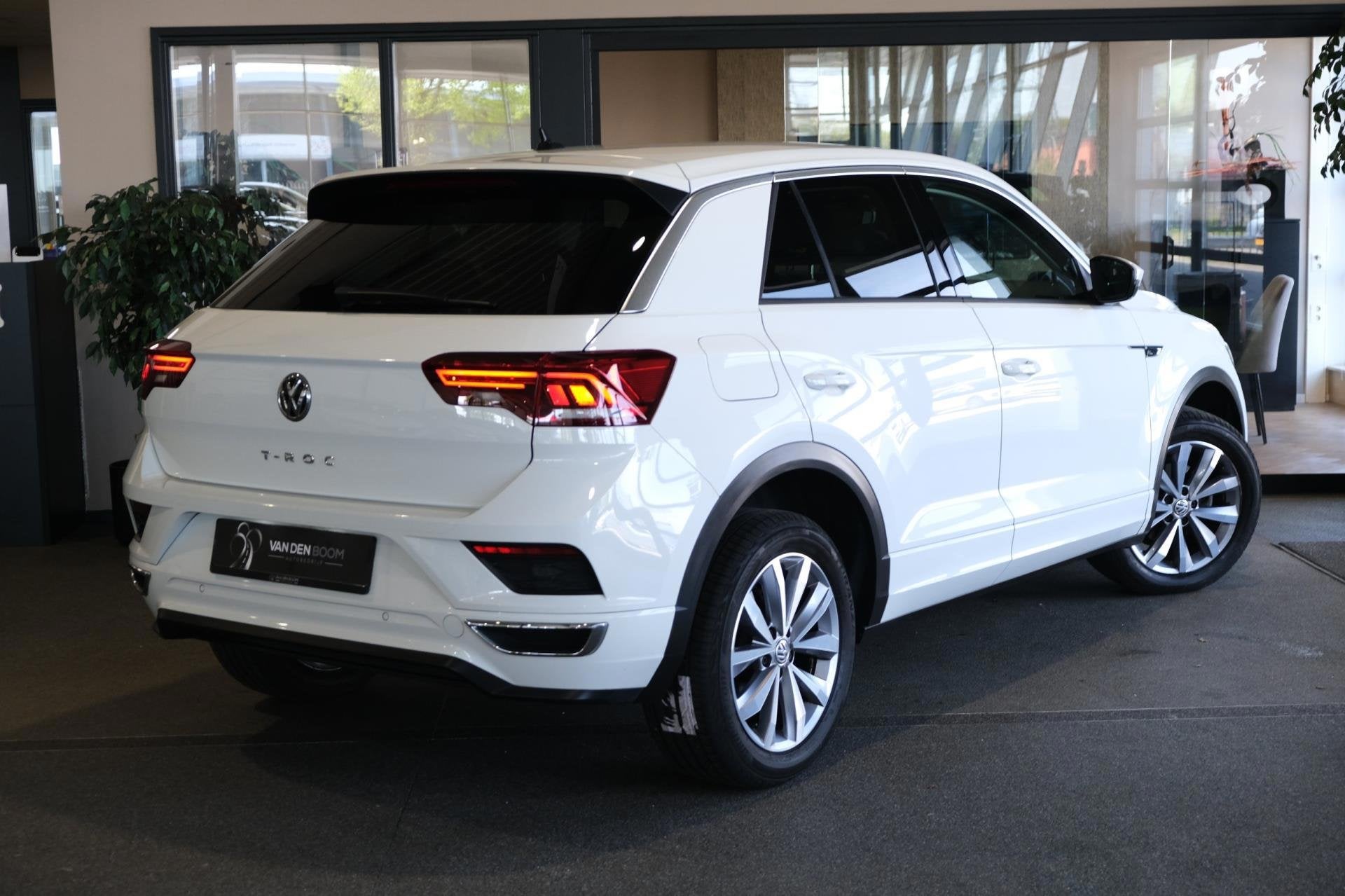 Volkswagen T-Roc 1.0 TSI R-line Navi Led Cruise Pdc Acc Clim, Auto's, Volkswagen, Voorwielaandrijving, Stof, Gebruikt, Zwart