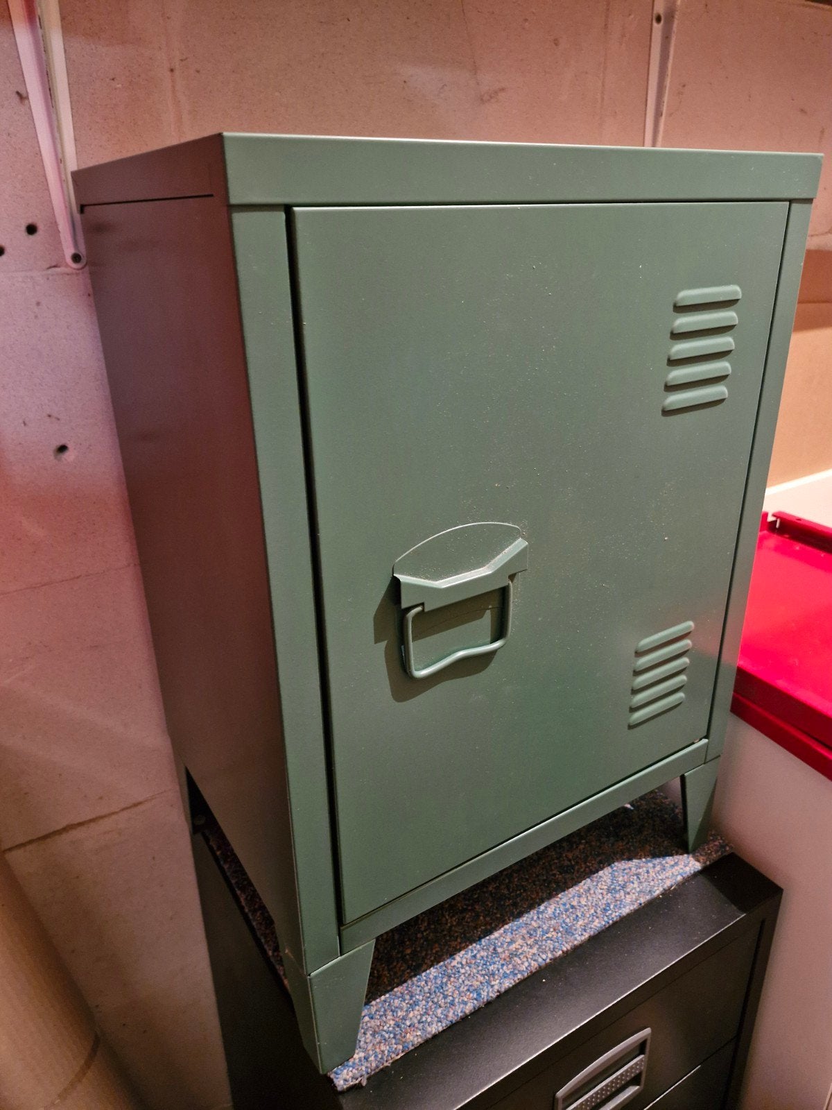 Metalen groene kast, Ophalen, Nieuw