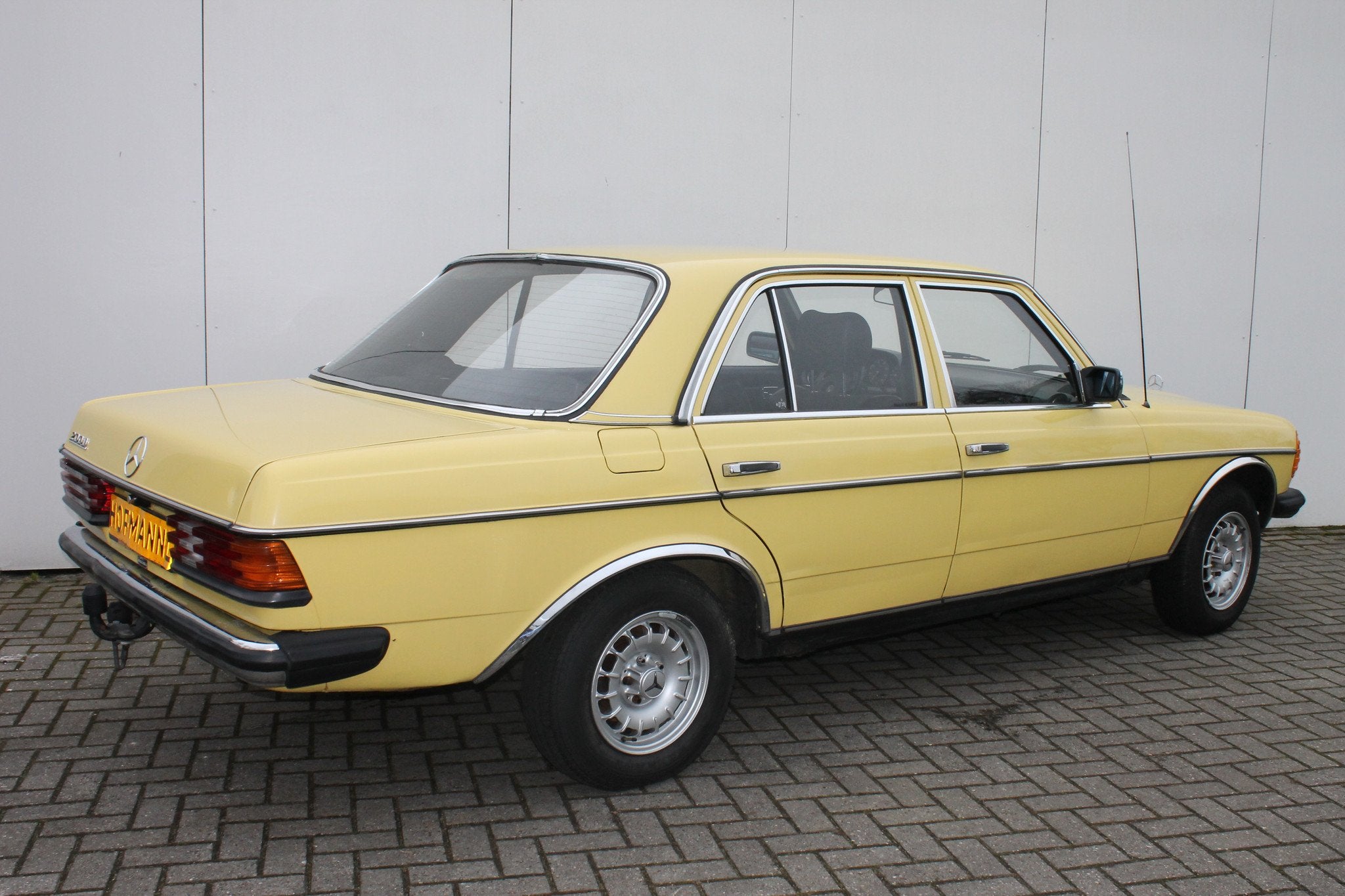 Mercedes-Benz 200D 200 D (bj 1982), Auto's, Gebruikt, 4 cilinders, Geel, Bedrijf