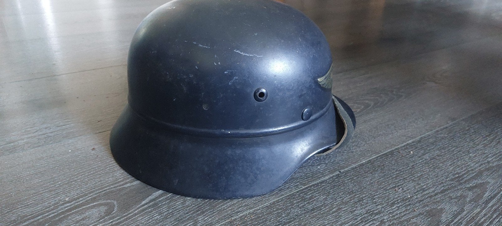 WW2 Duitse M40 Stahlhelm - Maat 57 - SD, Ophalen of Verzenden, Landmacht, Duitsland, Helm of Baret