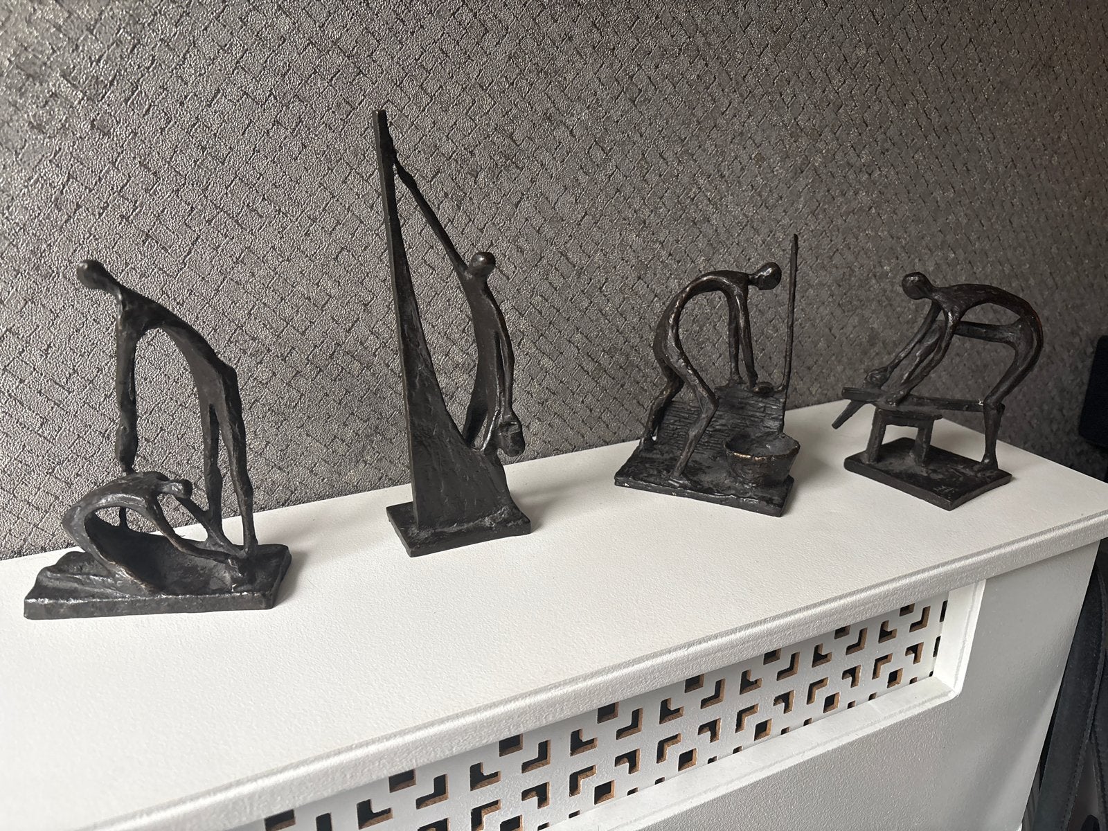 Set van 4 bronzen beelden van Jos Gielen, 15-20 cm hoog, Ophalen, Minder dan 20 cm, Beeld, Abstract