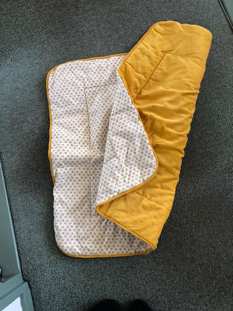 Geel boxkleed met driehoekjes patroon (92 x 76 cm), Ophalen of Verzenden, Gebruikt
