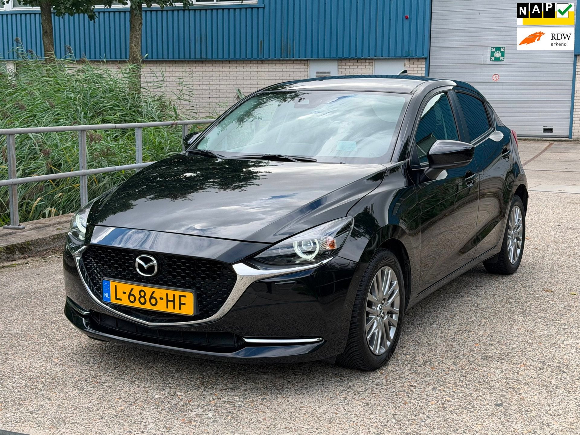 Mazda 2 1.5 Skyactiv-G Luxury Facelift! Navi! Camera! LED! A, Auto's, Voorwielaandrijving, Dealer onderhouden, Euro 6, 4 cilinders
