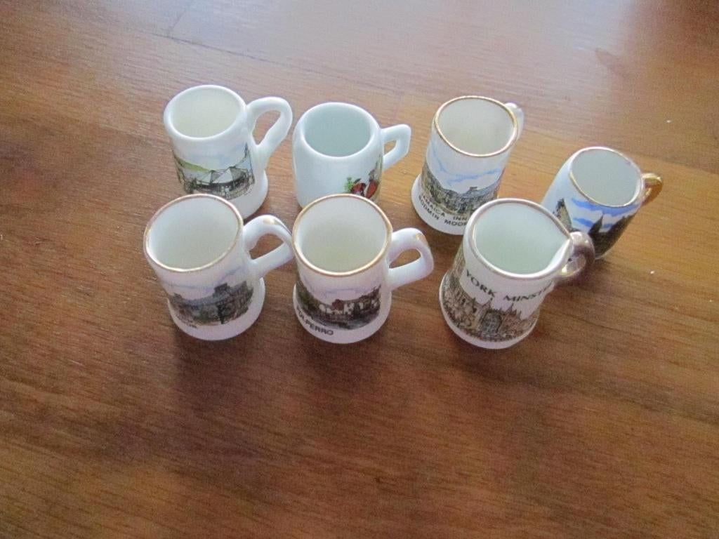7 kleine pulletjes., Ophalen of Verzenden, Zo goed als nieuw, Porselein, Overige typen