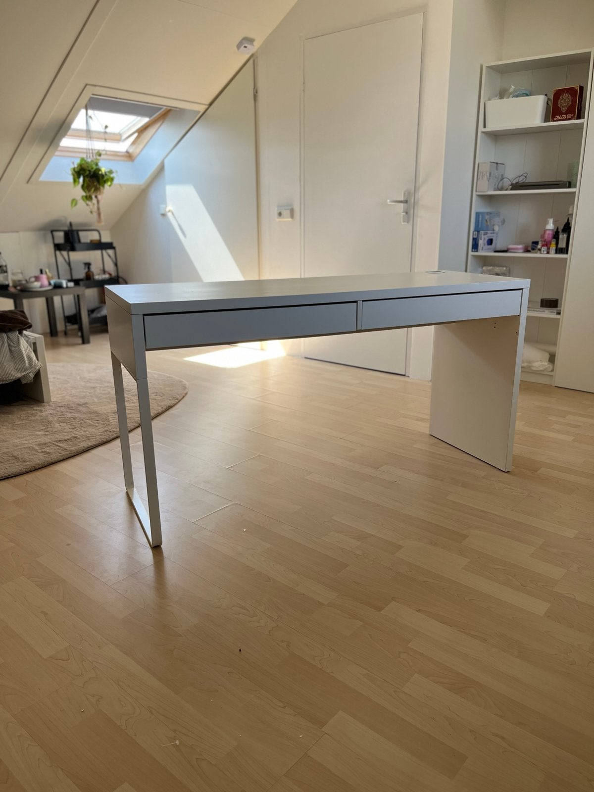 IKEA MICKE Bureau Wit - 142x50 cm met lades en kabelgoot, Ophalen, Gebruikt, Kabelgoot, IKEA
