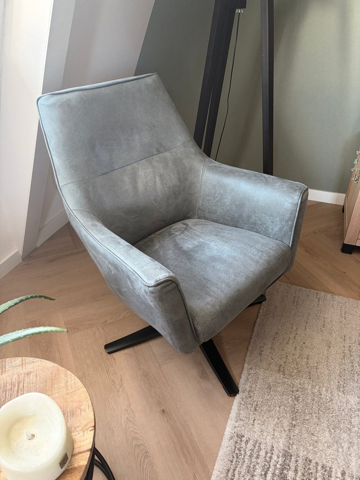 Grijze draaibare fauteuil, Ophalen, Minder dan 75 cm, Zo goed als nieuw, 75 tot 100 cm