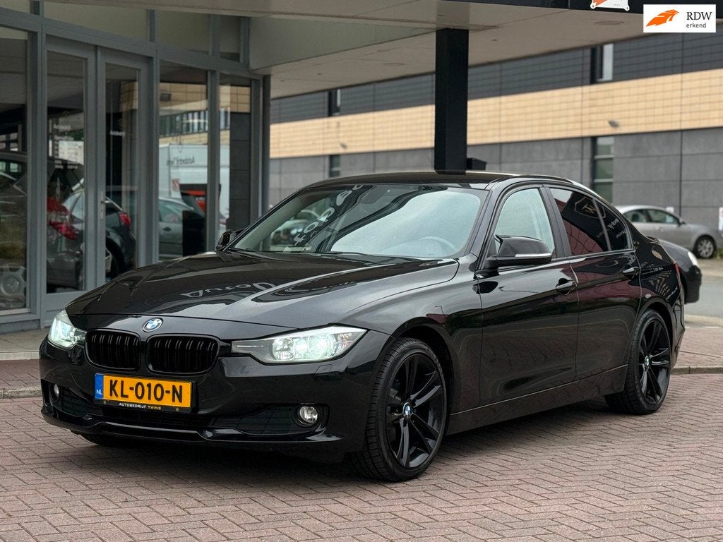 BMW 3-serie BMW 320d EfficientDynamics Edition High ex 18inc, Automaat, Achterwielaandrijving, Zwart, 4 cilinders