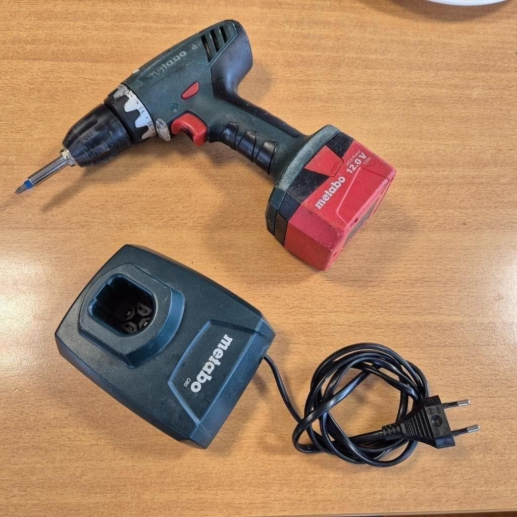 METABO ACCUBOORMACHINE  DEFECTE ACCU  12 VOLT, Ophalen, Gebruikt, Boor- en Schroefmachine