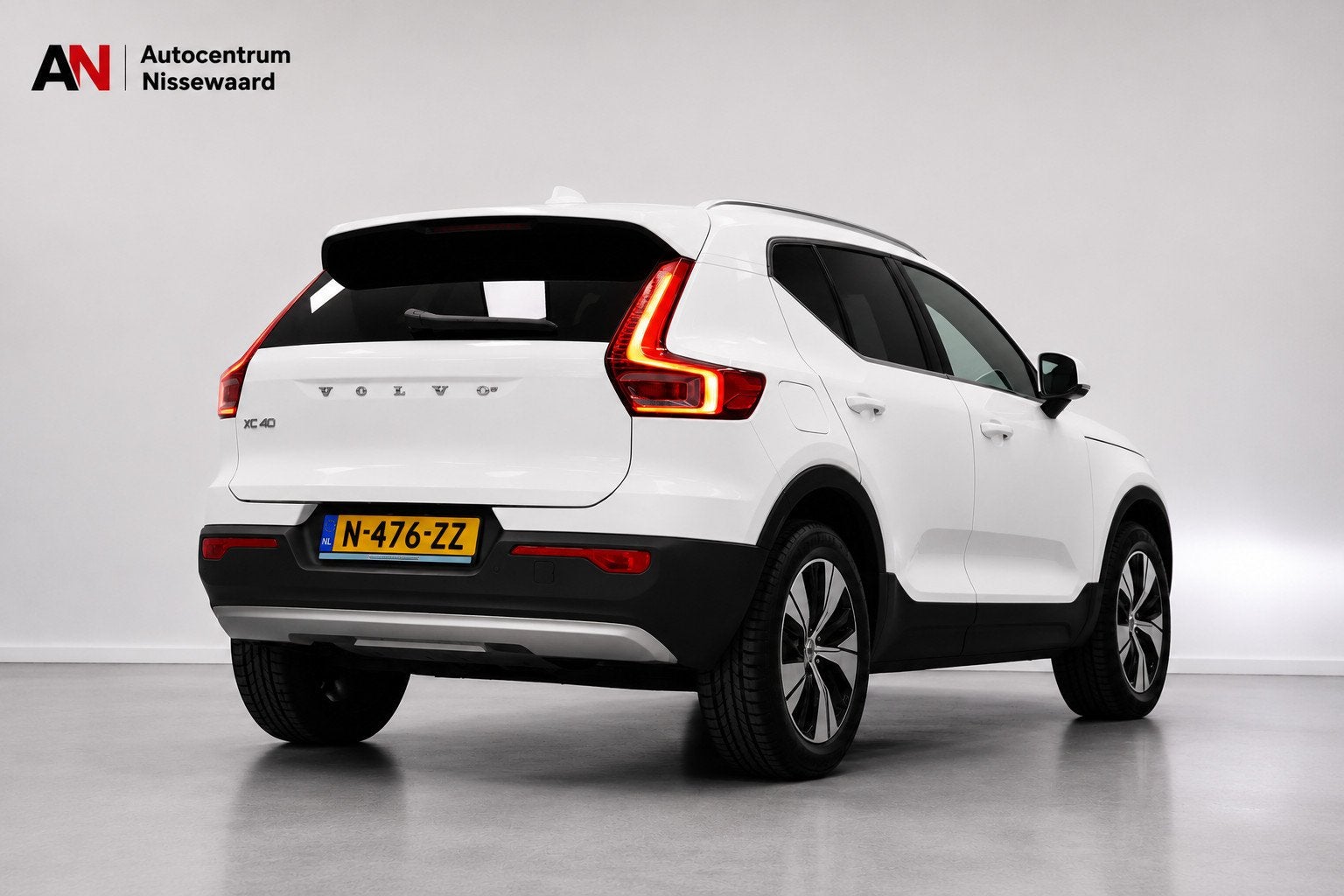 Volvo XC40 1.5 T4 Recharge Inscription Expression |Stoelverw, Stof, 129 pk, Wit, Bedrijf