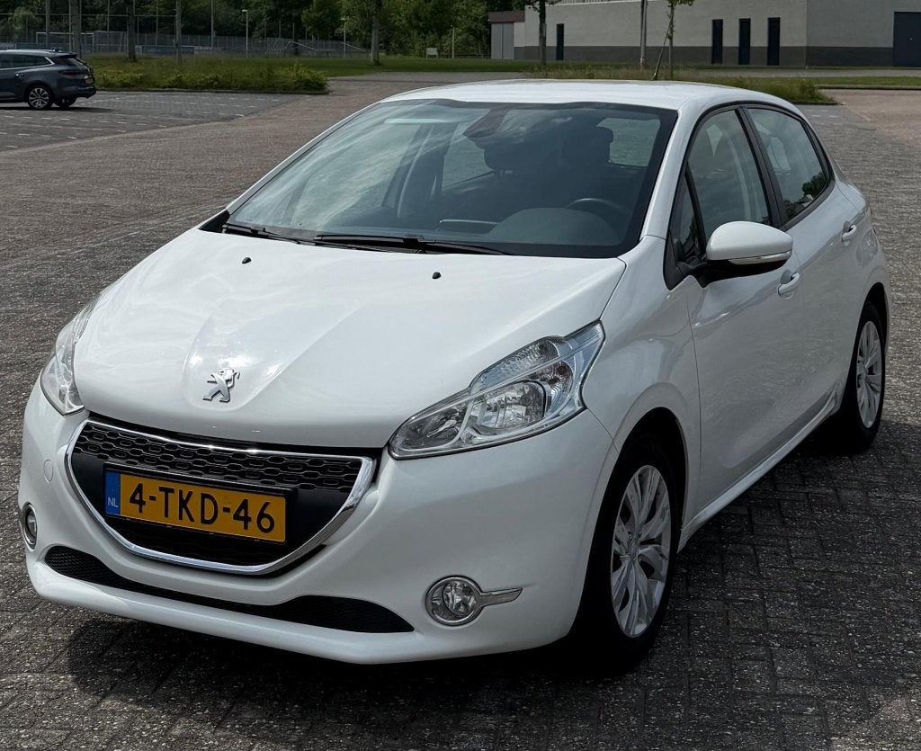 Peugeot 208 1.2 VTI 60KW/82PK 5-D 2014 Wit, Auto's, Voorwielaandrijving, 1199 cc, Wit, Origineel Nederlands
