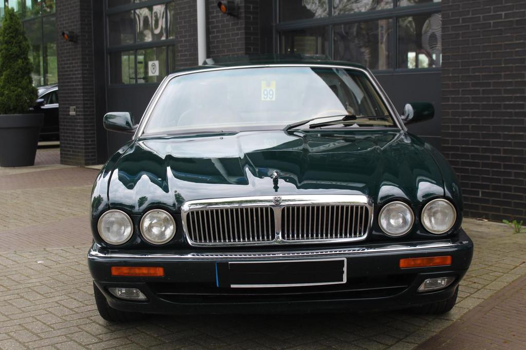 Jaguar Sovereign XJ6 LONG WHEELBASE! ORIGINAL CONDITION!, Auto's, Oldtimers, Stof, Beige, Bedrijf, 3980 cc