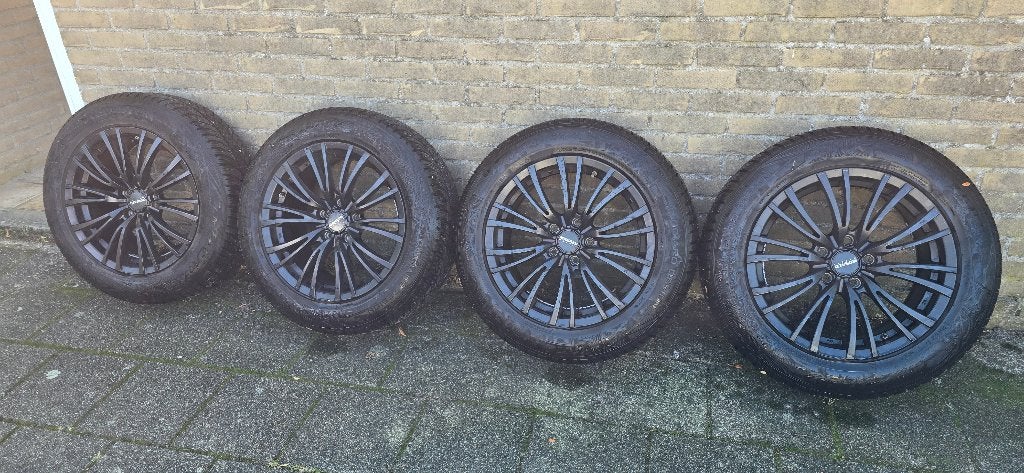 ZGAN 17" Zwarte Velgen + Vredestein Winterbanden 8 mm, Auto-onderdelen, Ophalen, 215 mm, Banden en Velgen, Nieuw