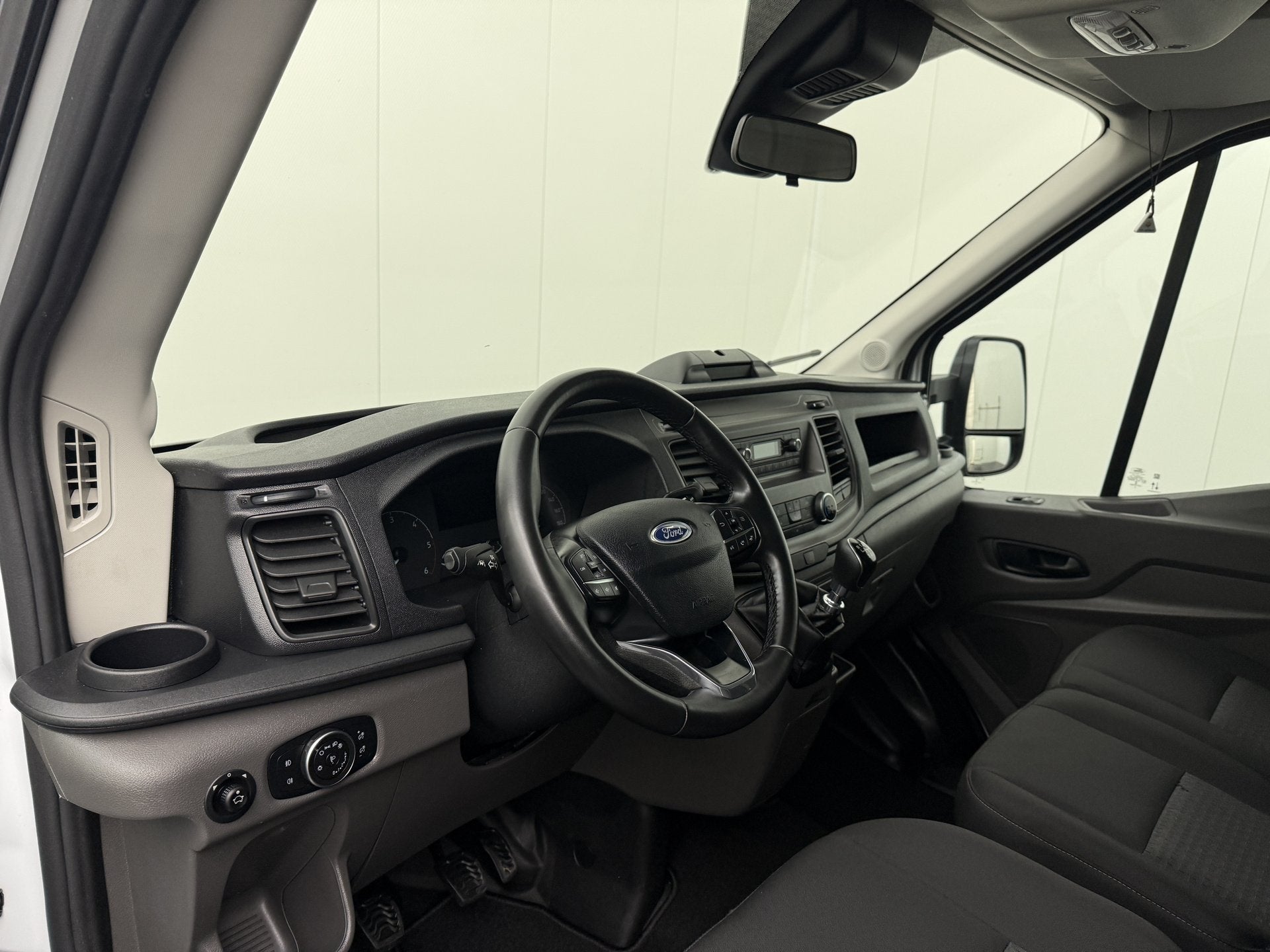 Ford Transit 2.0TDCi 130PK Bakwagen+Laadklep | Airco | Cruis, Multifunctioneel stuurwiel, Gebruikt, Euro 6, Ford