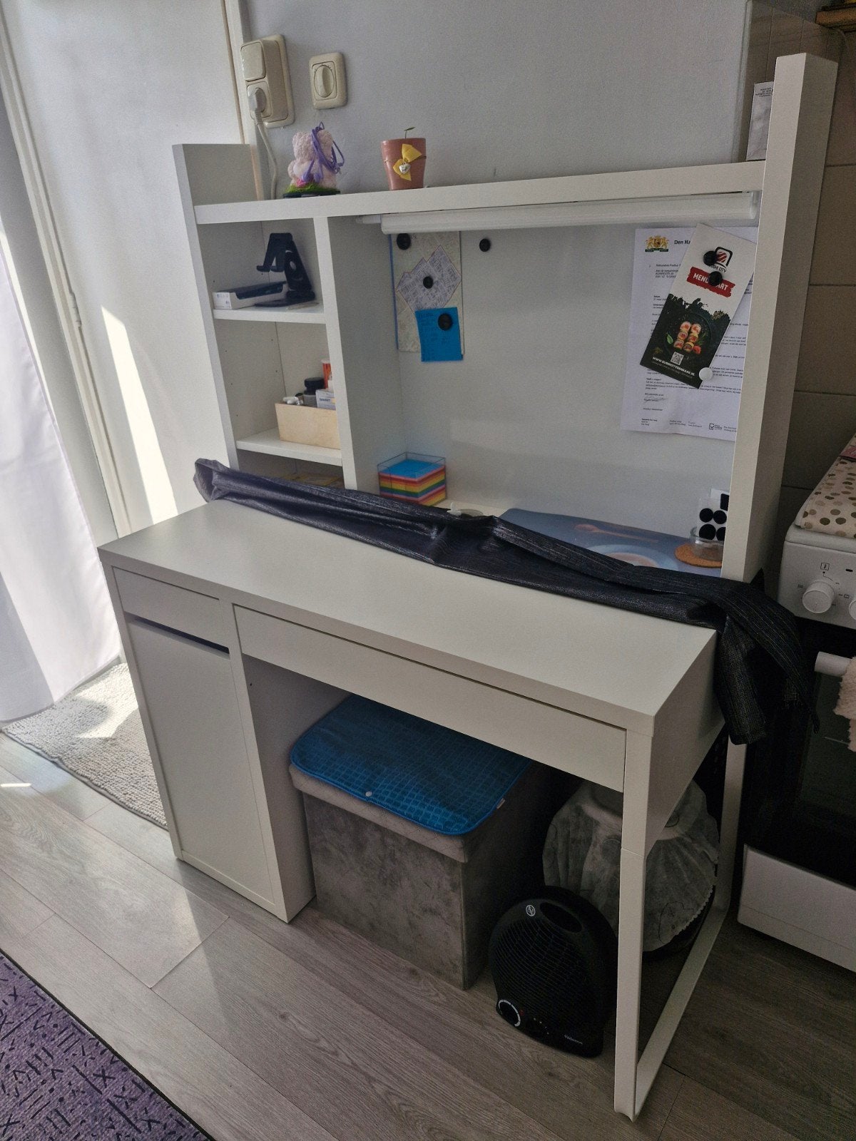 Wit mat bureau met opzetstuk en magneetbord, Ophalen of Verzenden