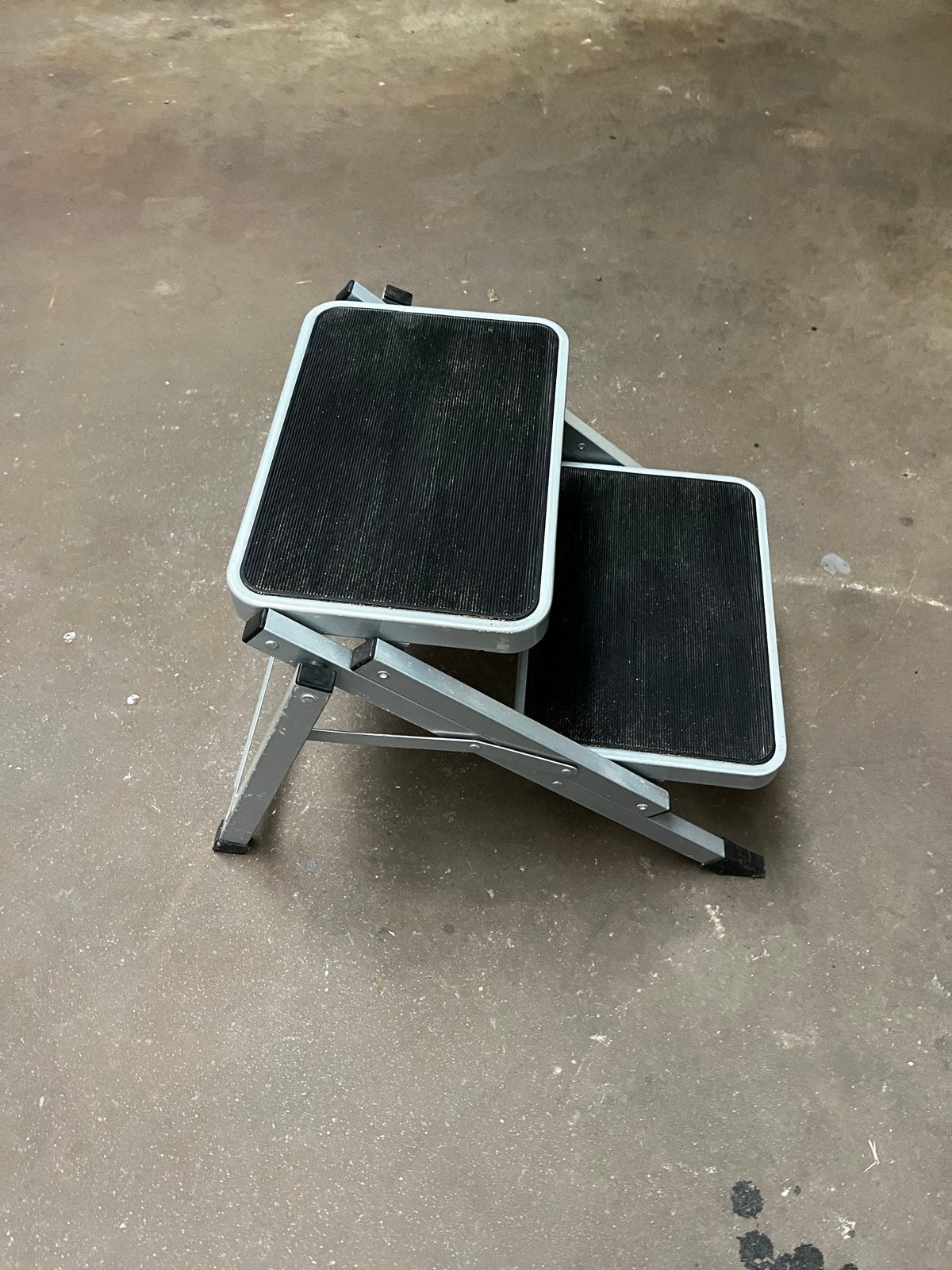Opvouwbare 2-tredige trap opstapje- Handig en compact, Ophalen of Verzenden, Gebruikt