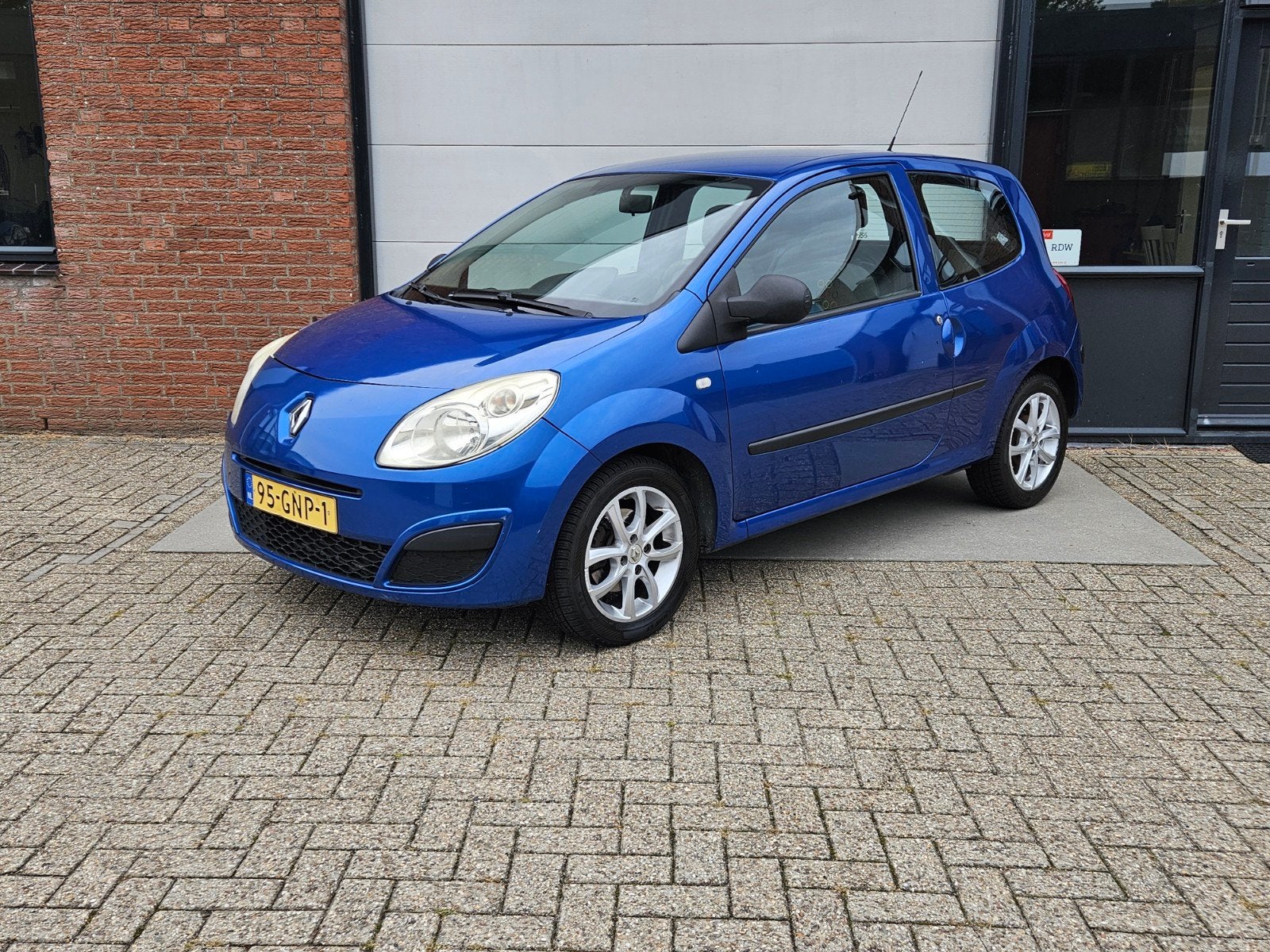 Renault Twingo 1.1 AIRCO NIEUWE APK GROOT ONDERHOUD IZGST!, Voorwielaandrijving, 31 €/maand, 4 cilinders, Sound system