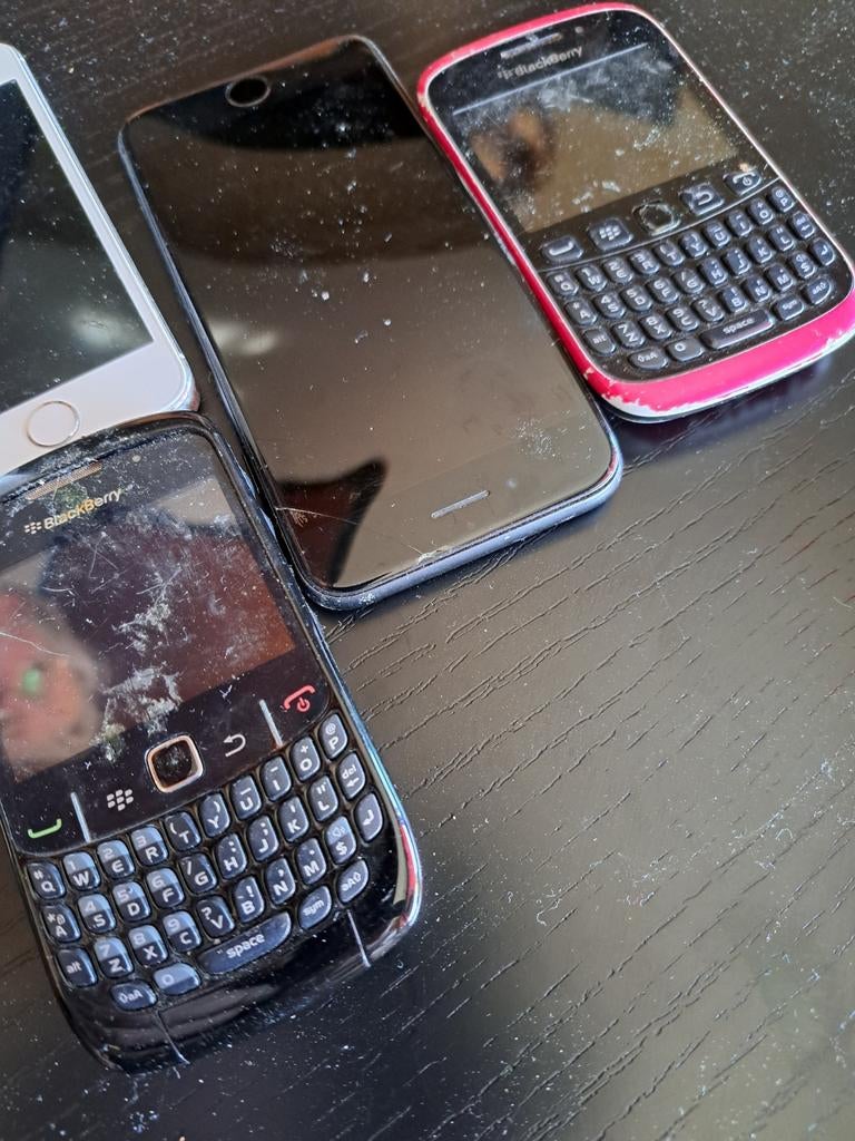 7 oude mobieltjes waaronder 1 blackberry, Telecommunicatie, Mobiele telefoons | Blackberry, Ophalen of Verzenden, Geen camera