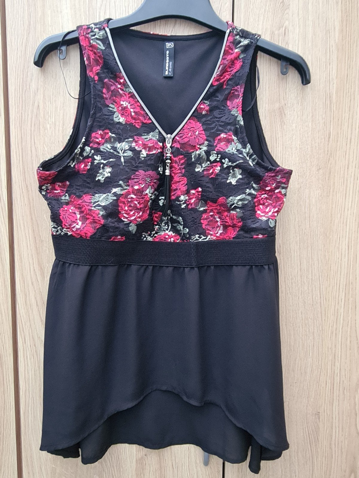 NIEUW Blind Date Casual top mt M zwart met gebloemd bovenstu, Ophalen, Nieuw, Maat 36 (S), Zwart