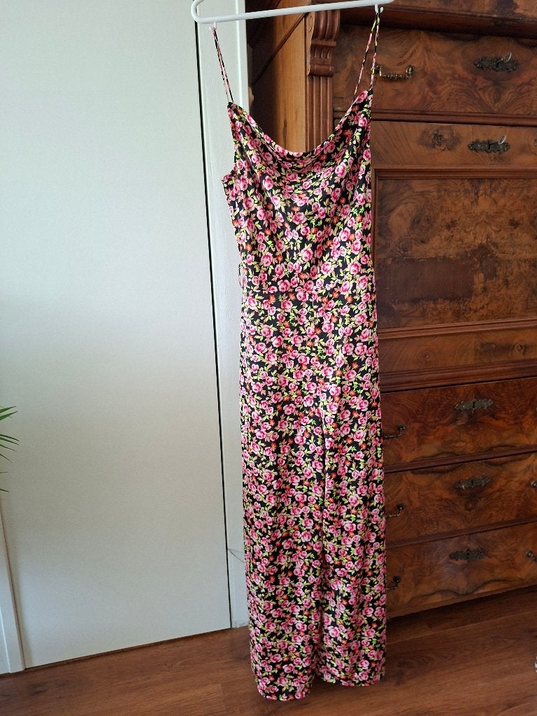 Zara zwarte broekjurk met roze roosjes  XS, Ophalen of Verzenden, Zo goed als nieuw, Maat 34 (XS) of kleiner, Zara